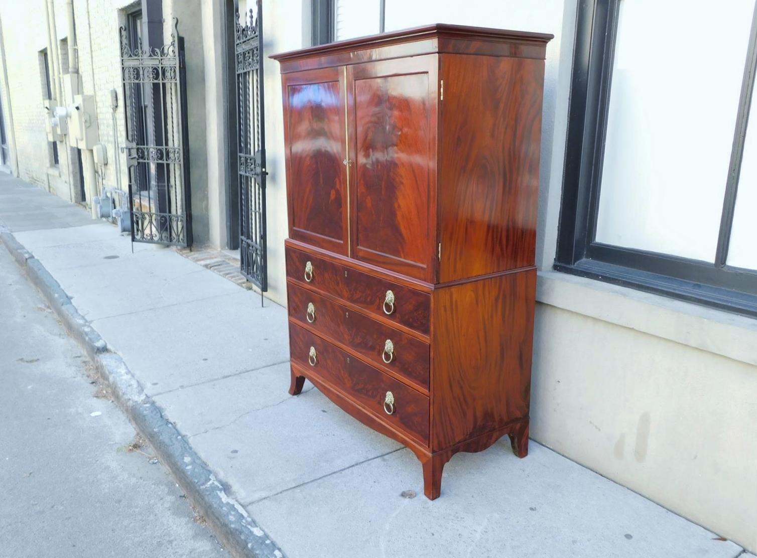 Prensa de lino graduada de caoba de la Regencia Americana sobre pies separados, c. 1800 Tallado a mano en venta