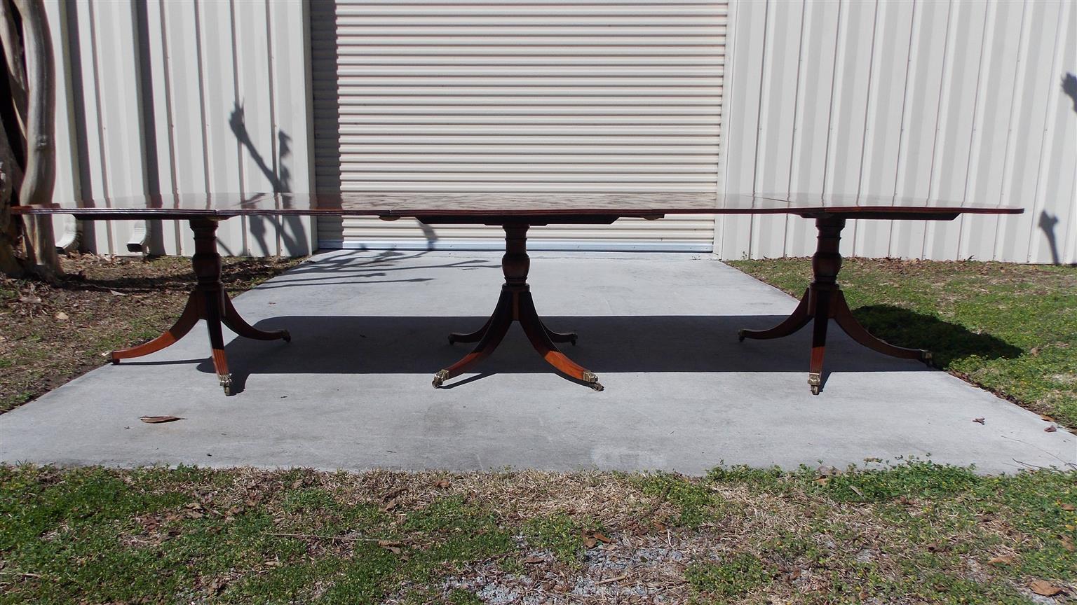 American Regency Mahogany Satinwood Banded Triple Pedestal Dining Table, C. 1810 2