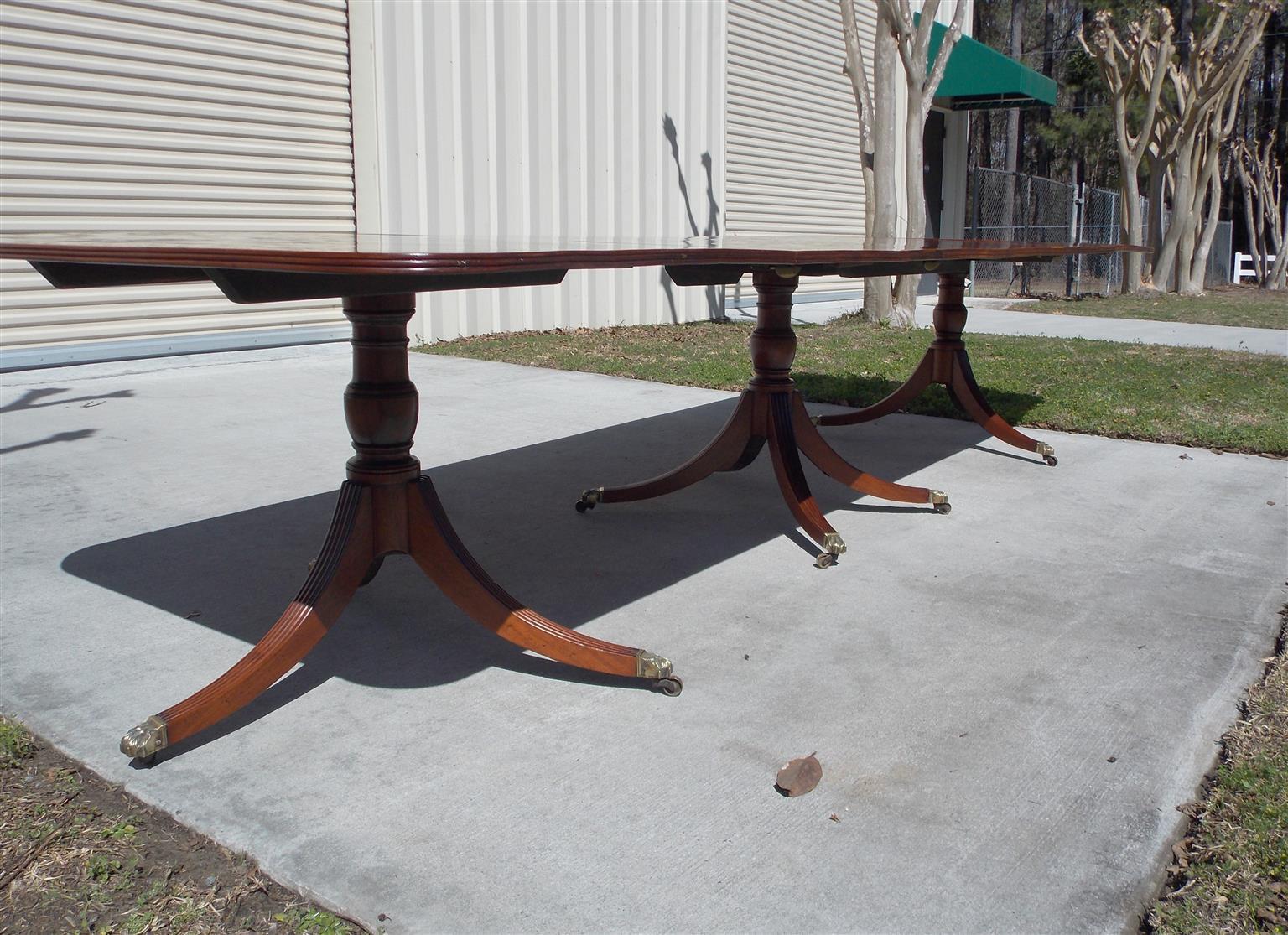American Regency Mahogany Satinwood Banded Triple Pedestal Dining Table, C. 1810 3