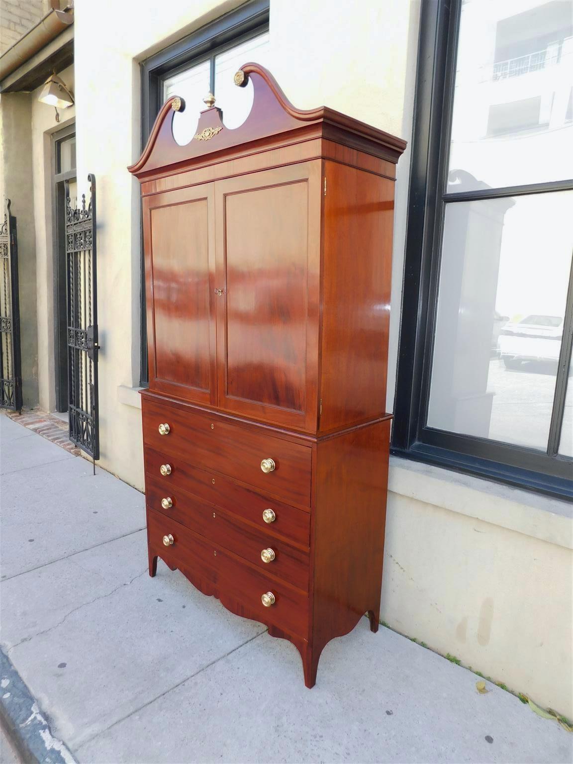 Regency Pressa per lino graduata a collo di cigno in mogano della Reggenza americana con stampa originale. Piedi A.I.C. 1800 in vendita