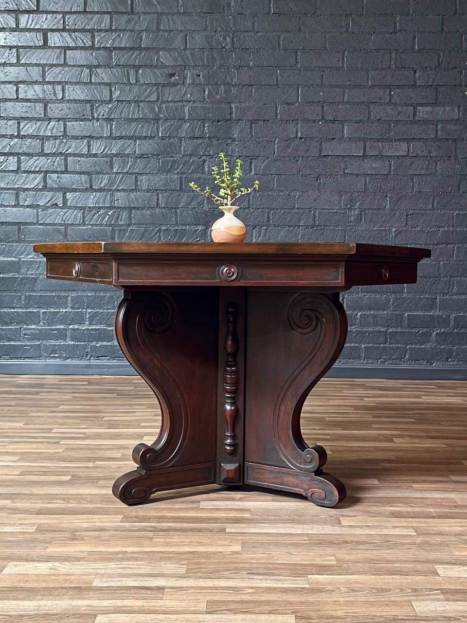 American Revival Mahogany Hexagonal Table by Riner Furniture principios del siglo XX en venta