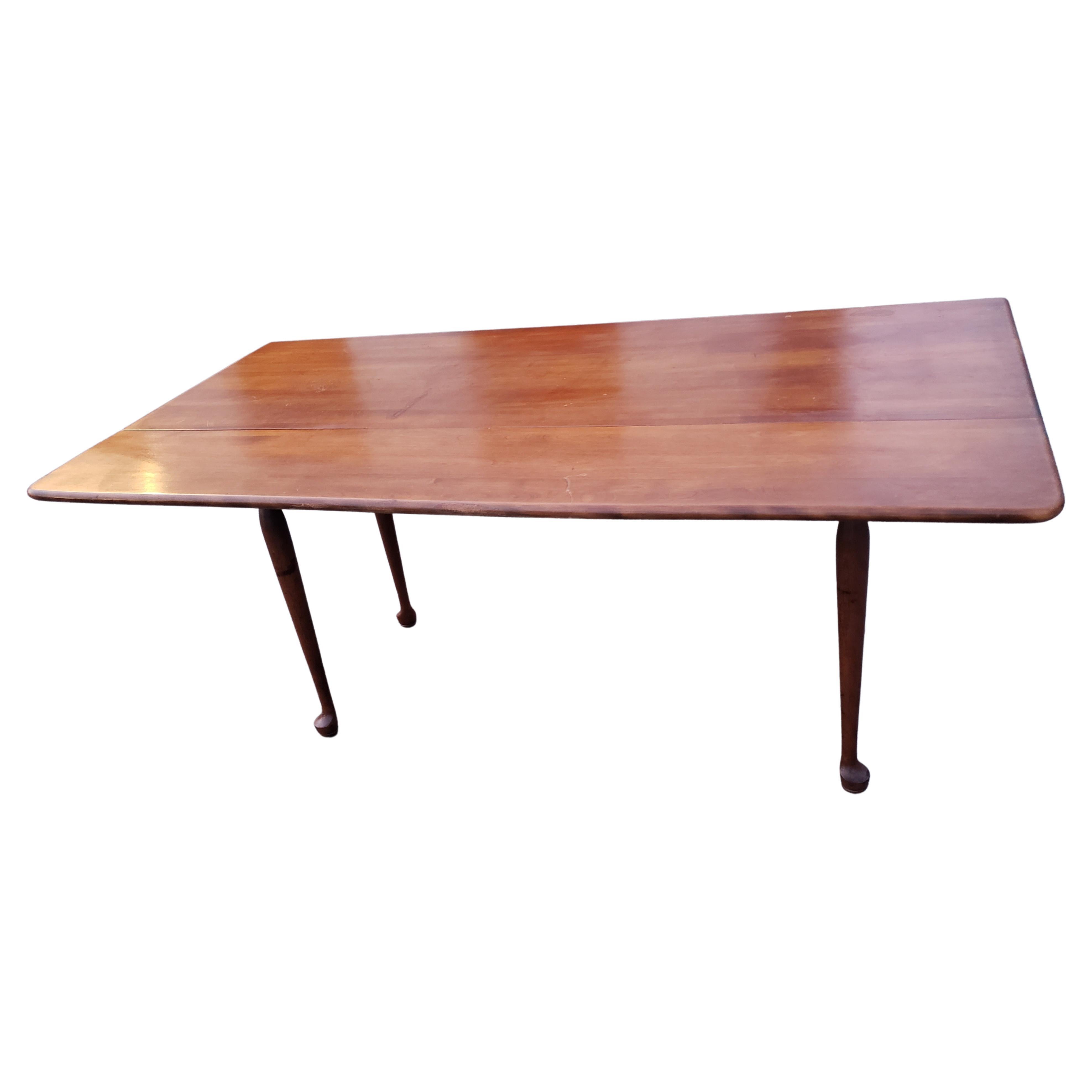 Woodwork American Rockport Maple Drop Leaf Cottage Dining Table, circa 1970s