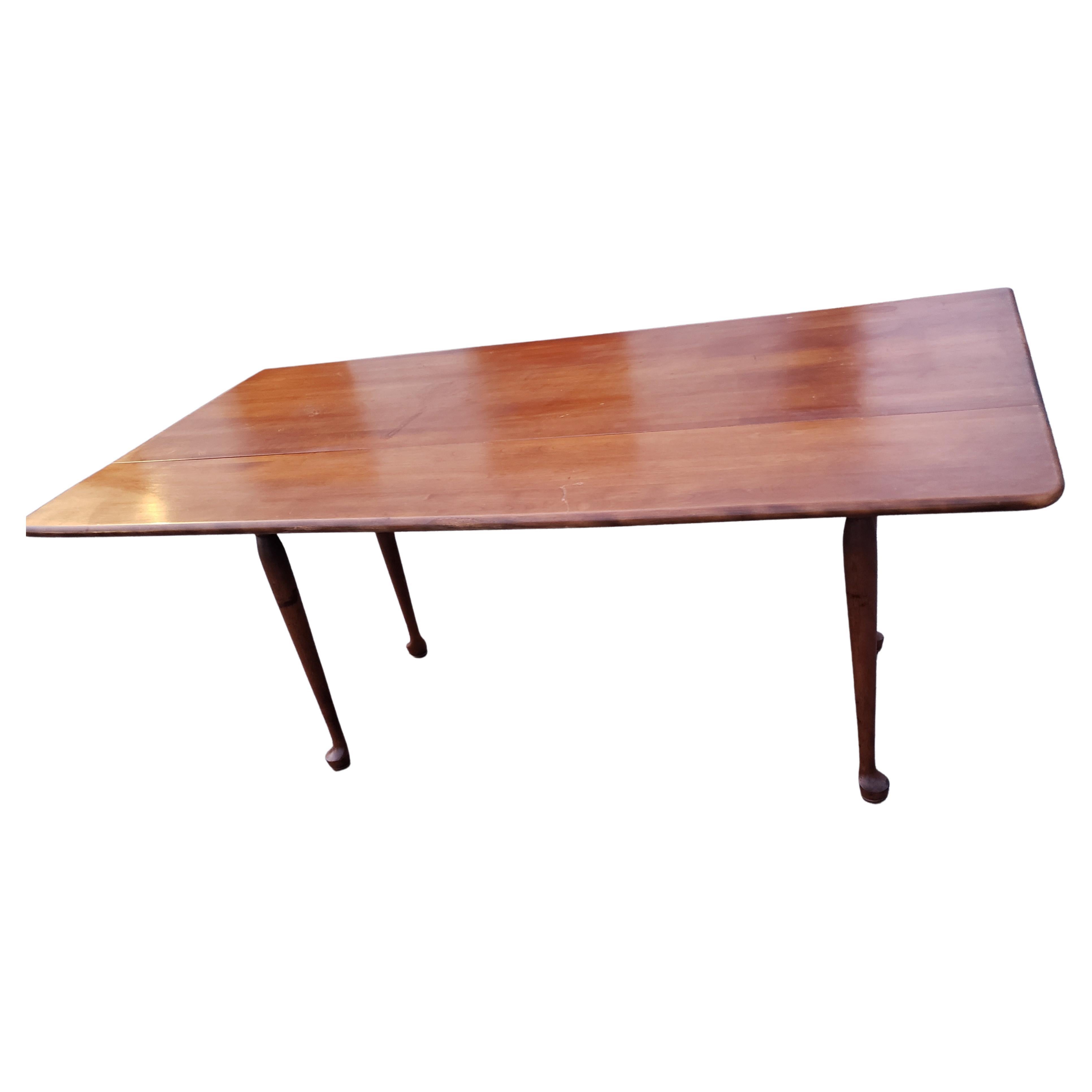 American Rockport Maple Drop Leaf Cottage Dining Table, circa 1970s In Good Condition In Germantown, MD