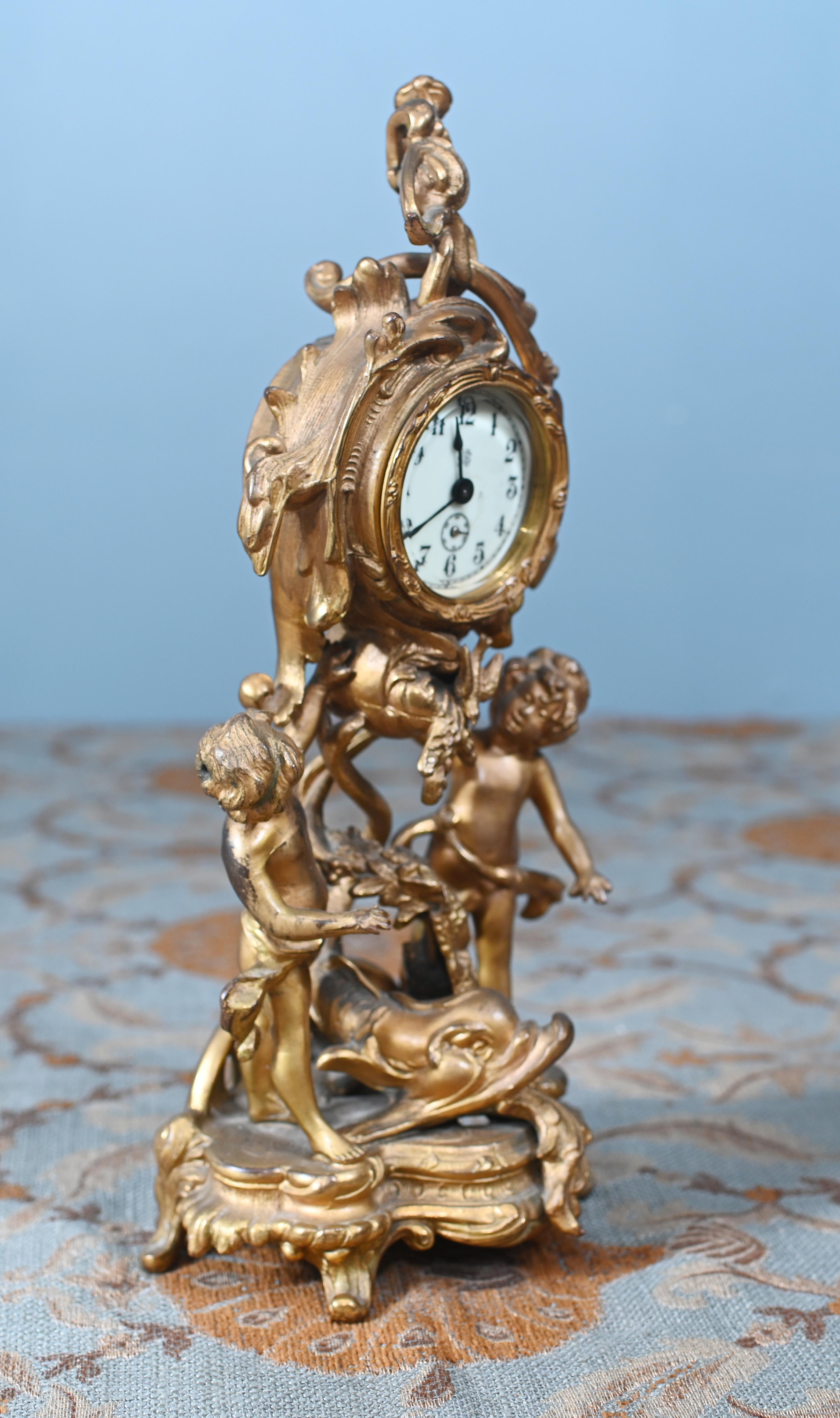 Reloj de chimenea dorado rococó americano Querubín en Bueno estado para la venta en Potters Bar, GB