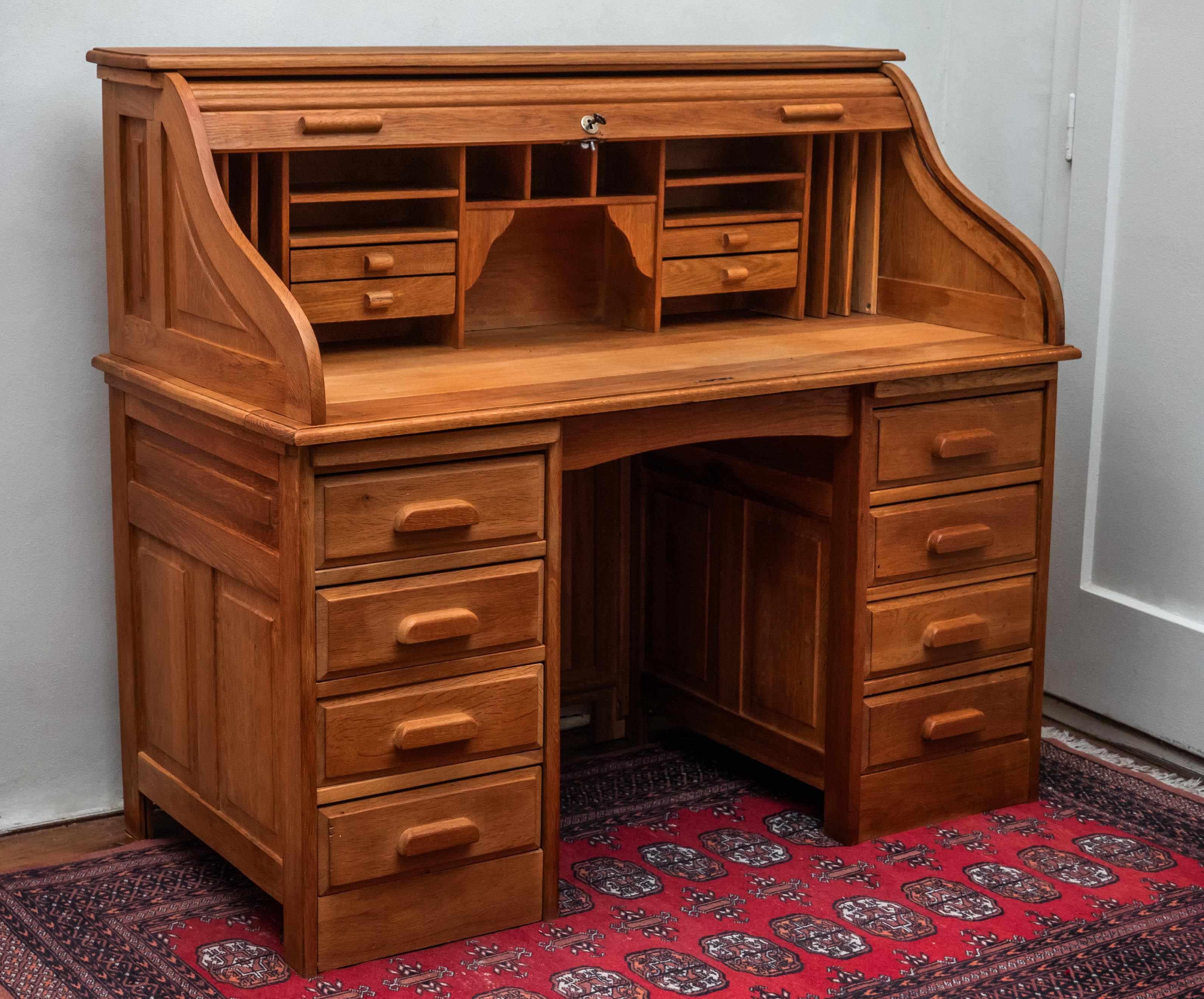 American rolling desk

A solid oak desk in the early 20th century with a practical blind that closes the work desk and you can leave. The top lockable part of the table with many compartments and drawers, the bottom part with drawers on the sides,