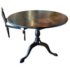 American Round Center Table / Coffeee Table with Tripod Leg, 19th Century 