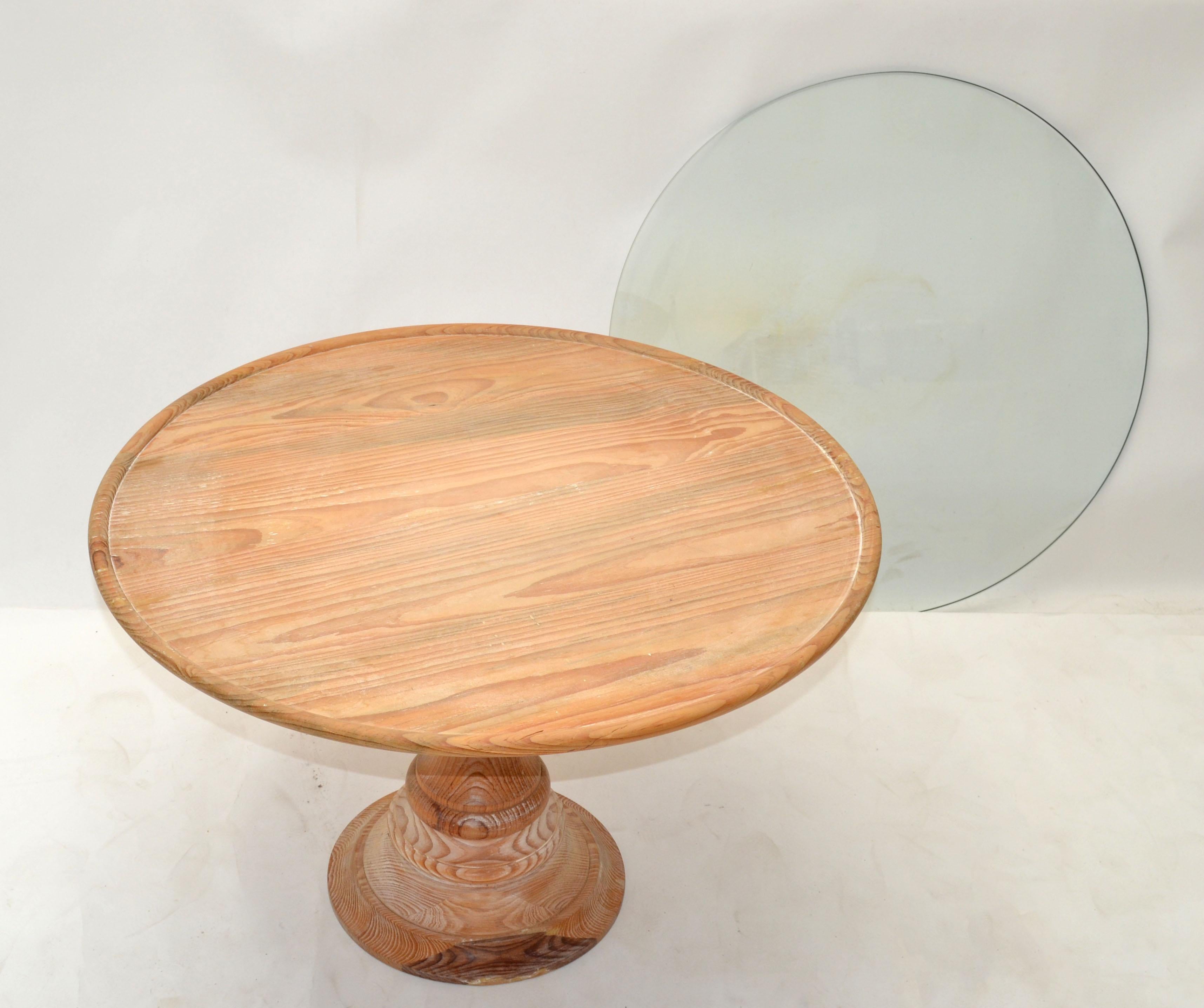 American Round Mid-Century Modern Turned Bleach Oak Wood & Glass Coffee Table For Sale 3