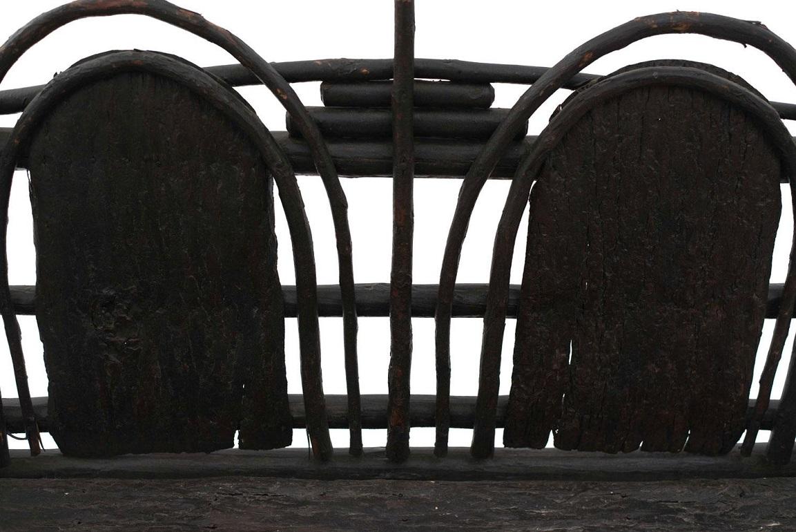 Amerikanischer rustikaler Adirondack Bark Loveseat aus Bark im Zustand „Hervorragend“ im Angebot in Queens, NY