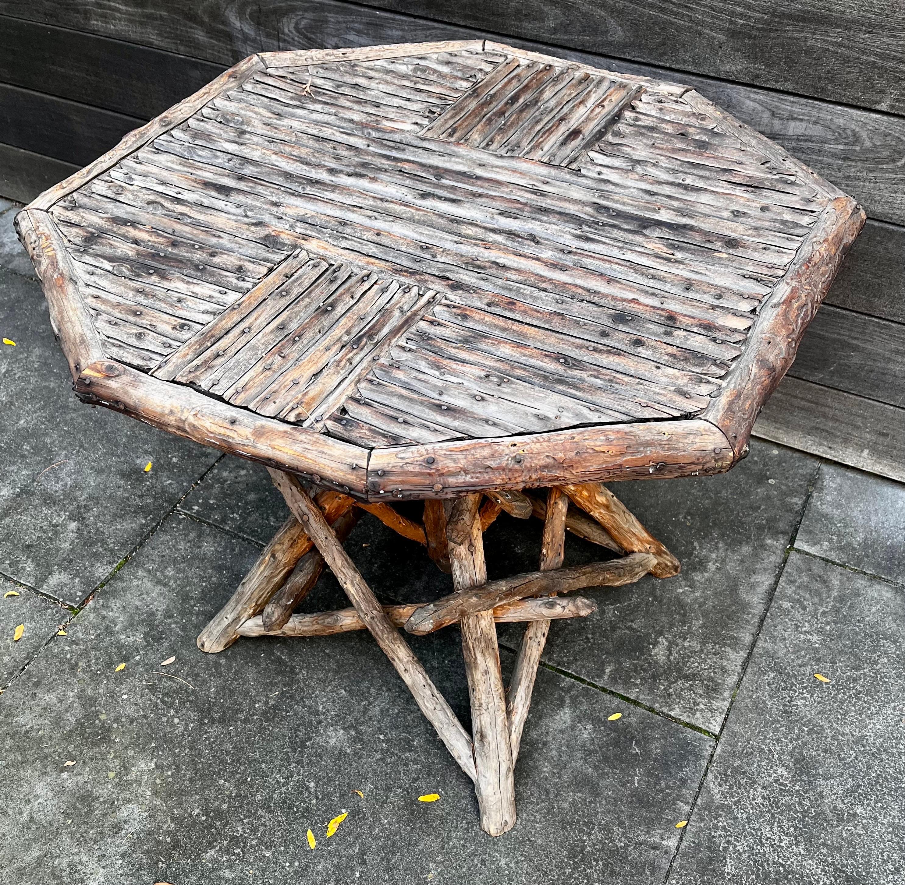Américain Table d'appoint rustique américaine Adirondack Twig en vente