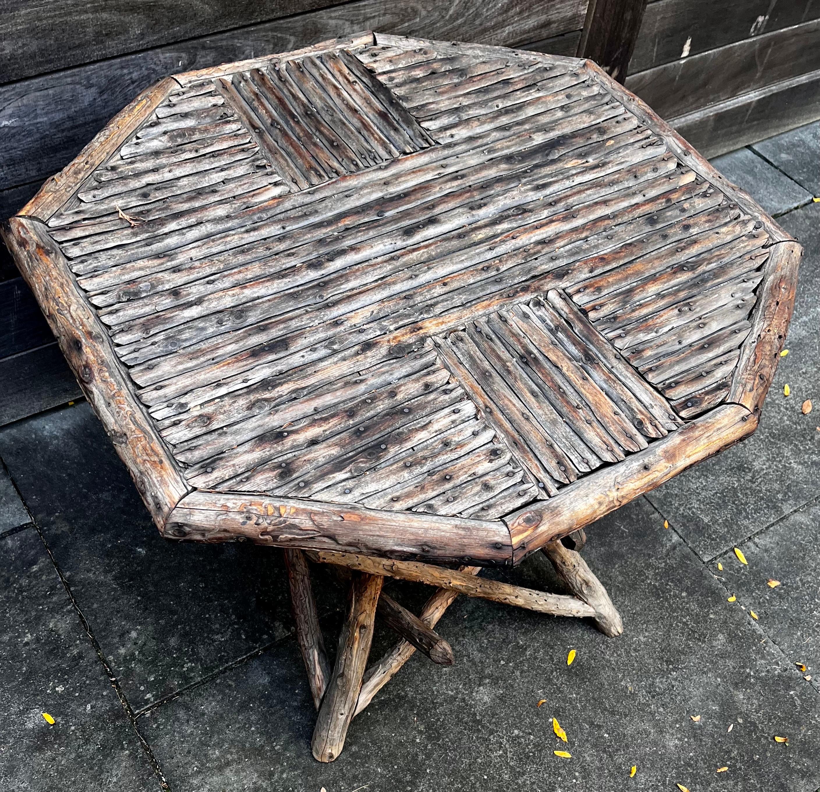 Table d'appoint rustique américaine Adirondack Twig Abîmé - En vente à Philadelphia, PA