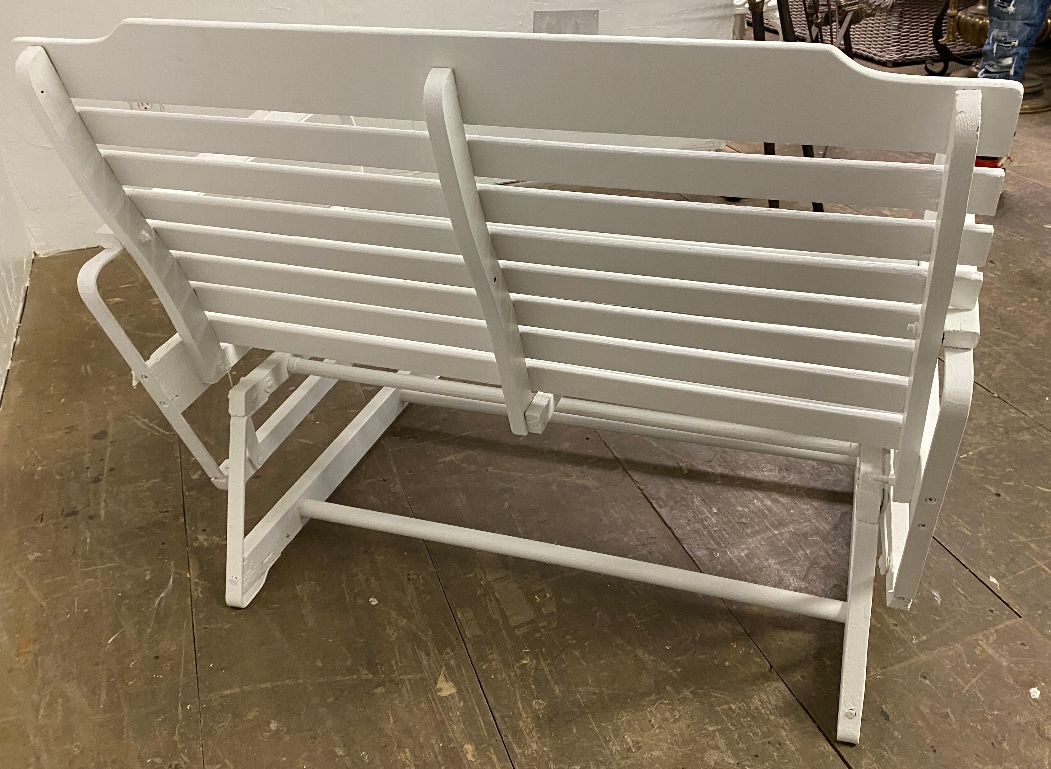 American Rustic White Painted Glider Loveseat In Good Condition For Sale In Sheffield, MA