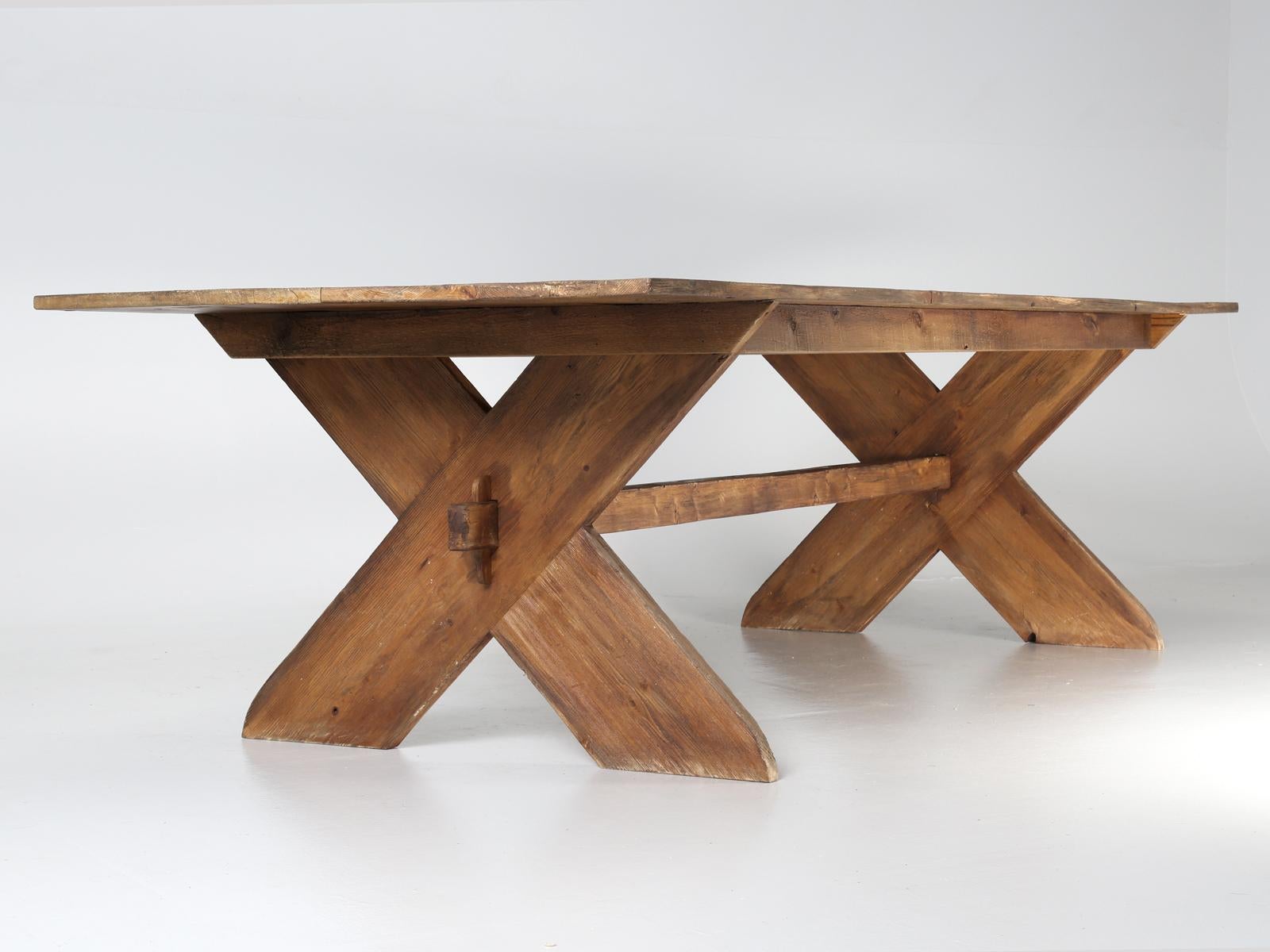 Table de salle à manger American Sawbuck Design Fabriquée sur commande en bois régénéré Toute taille en vente 4