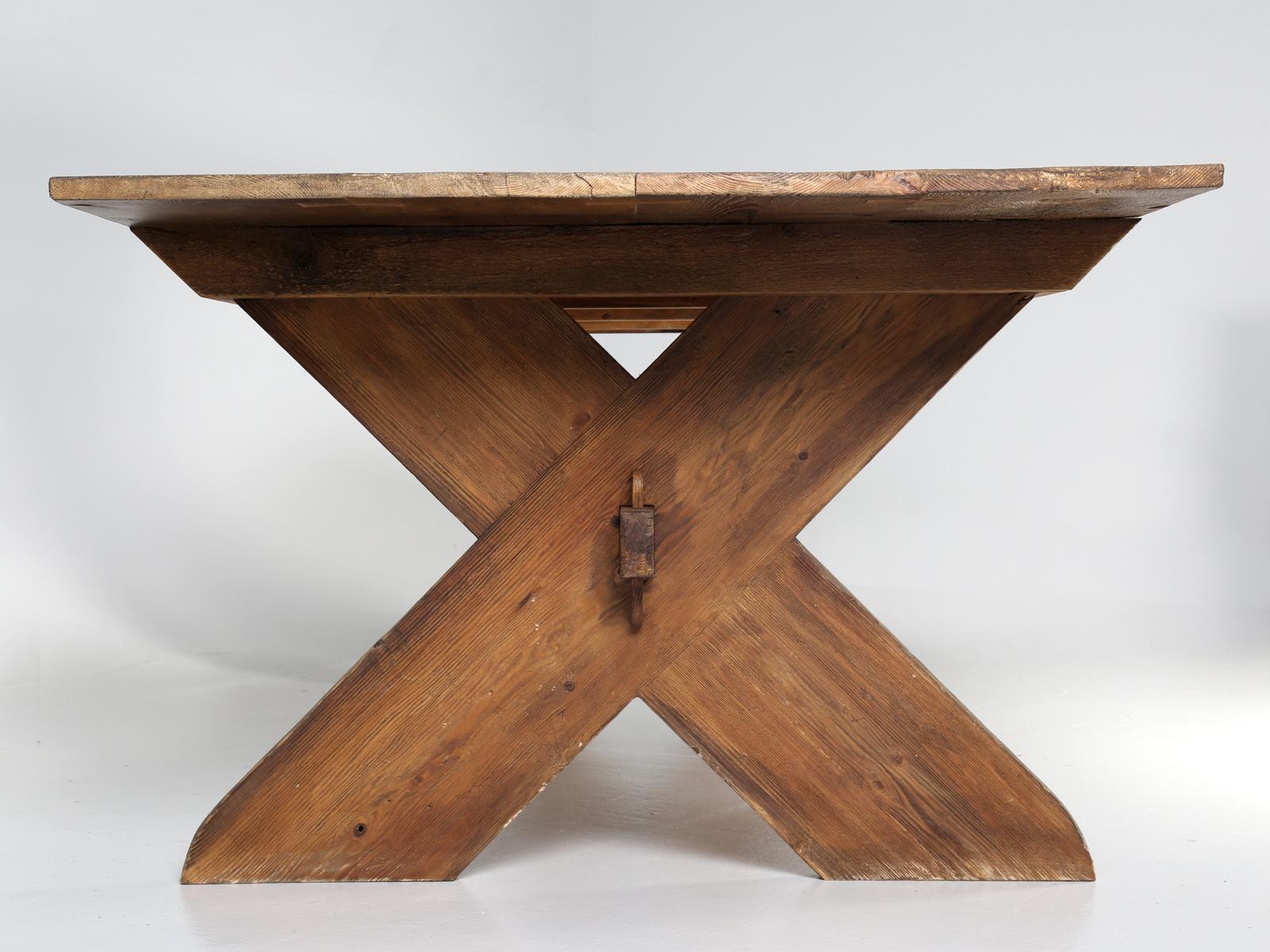Table de salle à manger American Sawbuck Design Fabriquée sur commande en bois régénéré Toute taille en vente 5