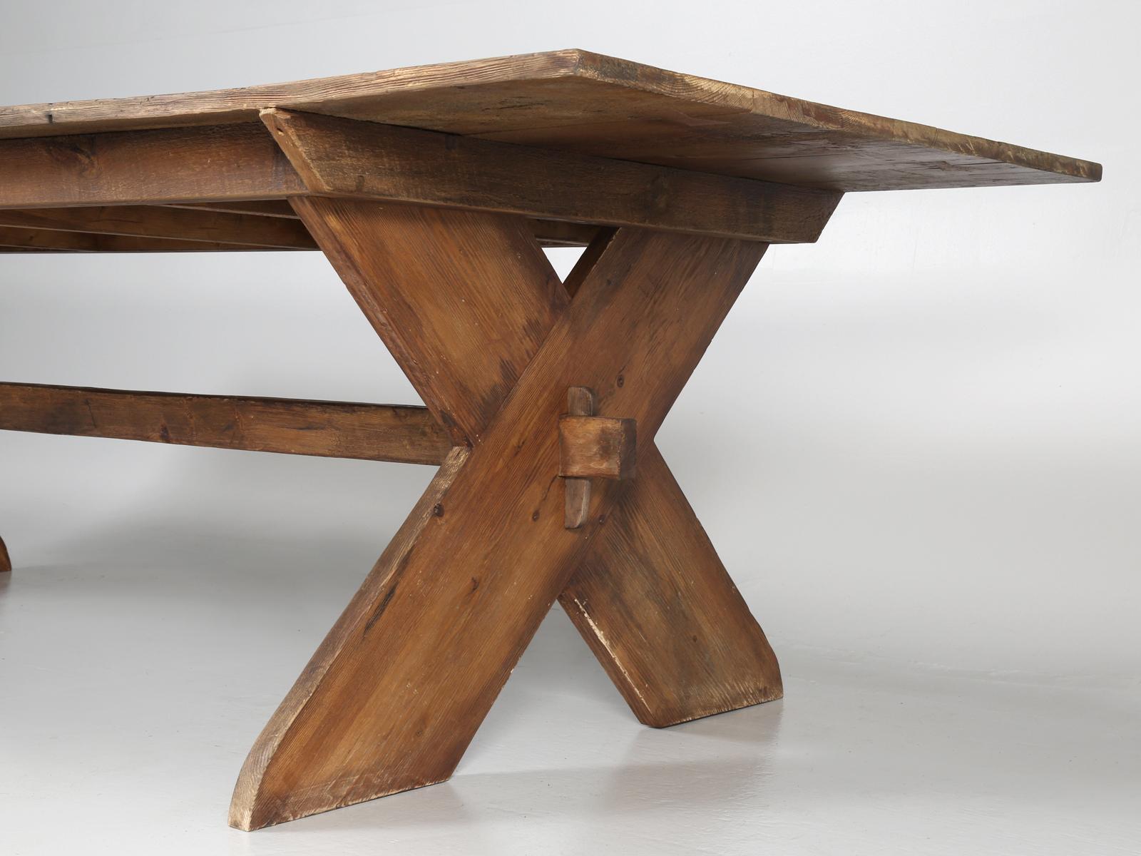 Pin Table de salle à manger American Sawbuck Design Fabriquée sur commande en bois régénéré Toute taille en vente