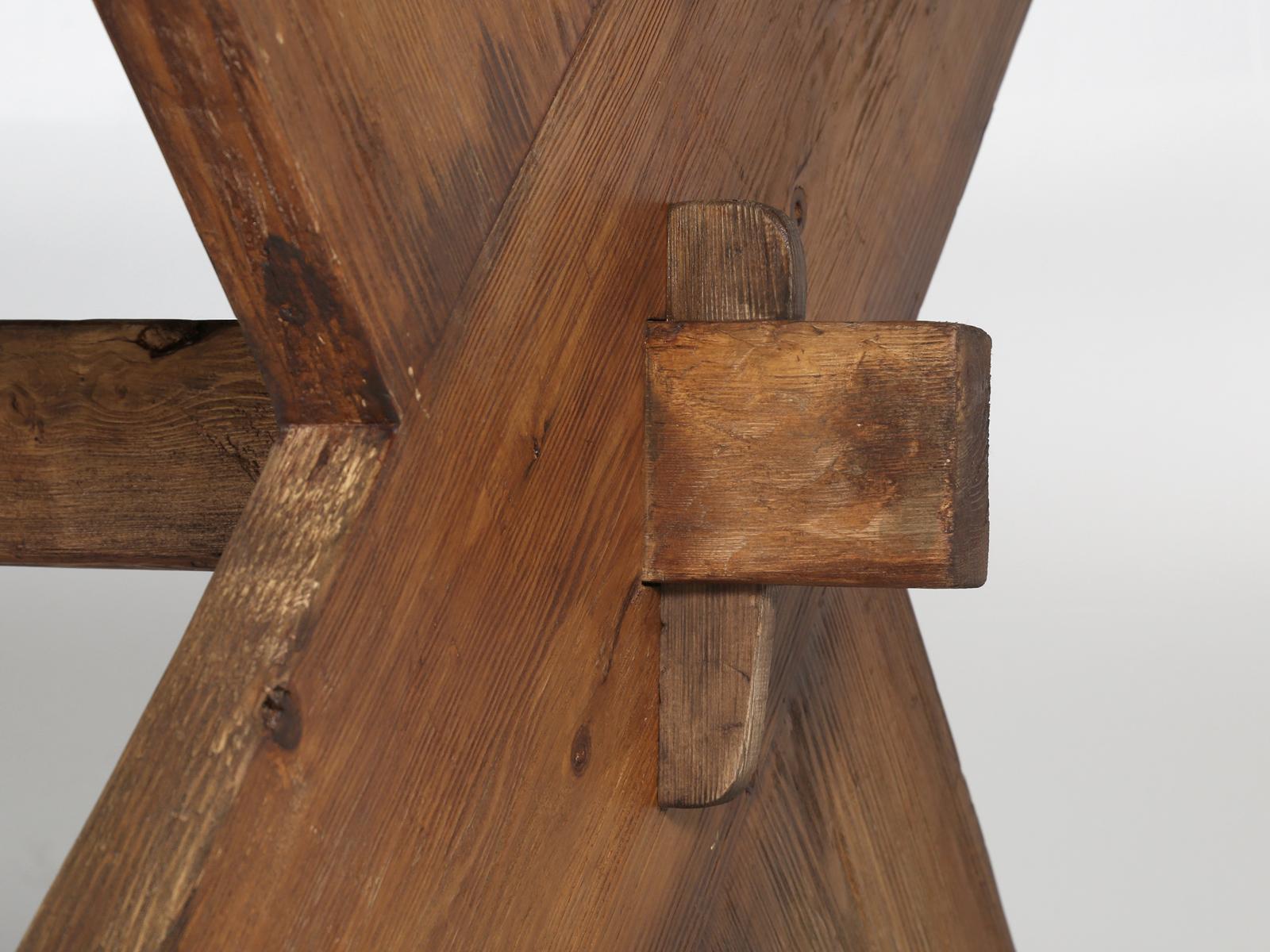 Table de salle à manger American Sawbuck Design Fabriquée sur commande en bois régénéré Toute taille en vente 1