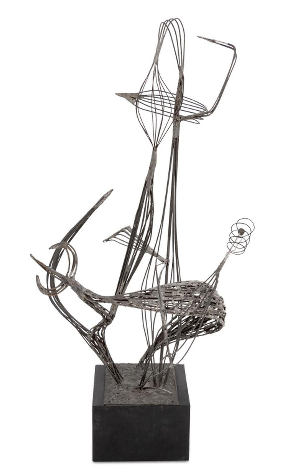 Scultura astratta floreale in filo di ferro di scuola americana, fine del XX secolo, montata su una base di legno. 36,5