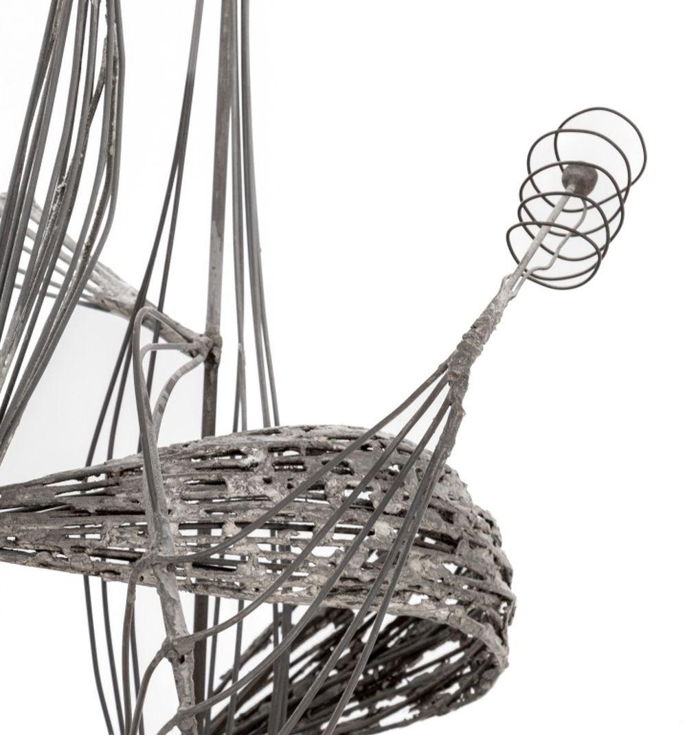 Moderno American School Abstract Floral Wire Sculpture in vendita