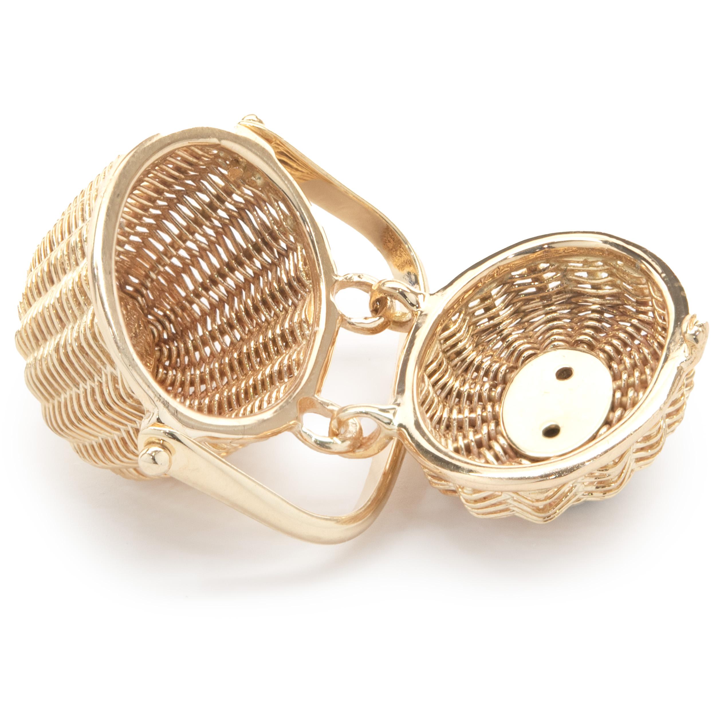 American Scrimshow 14 Karat Yellow Gold Nantucket Basket Charm In Excellent Condition In Scottsdale, AZ