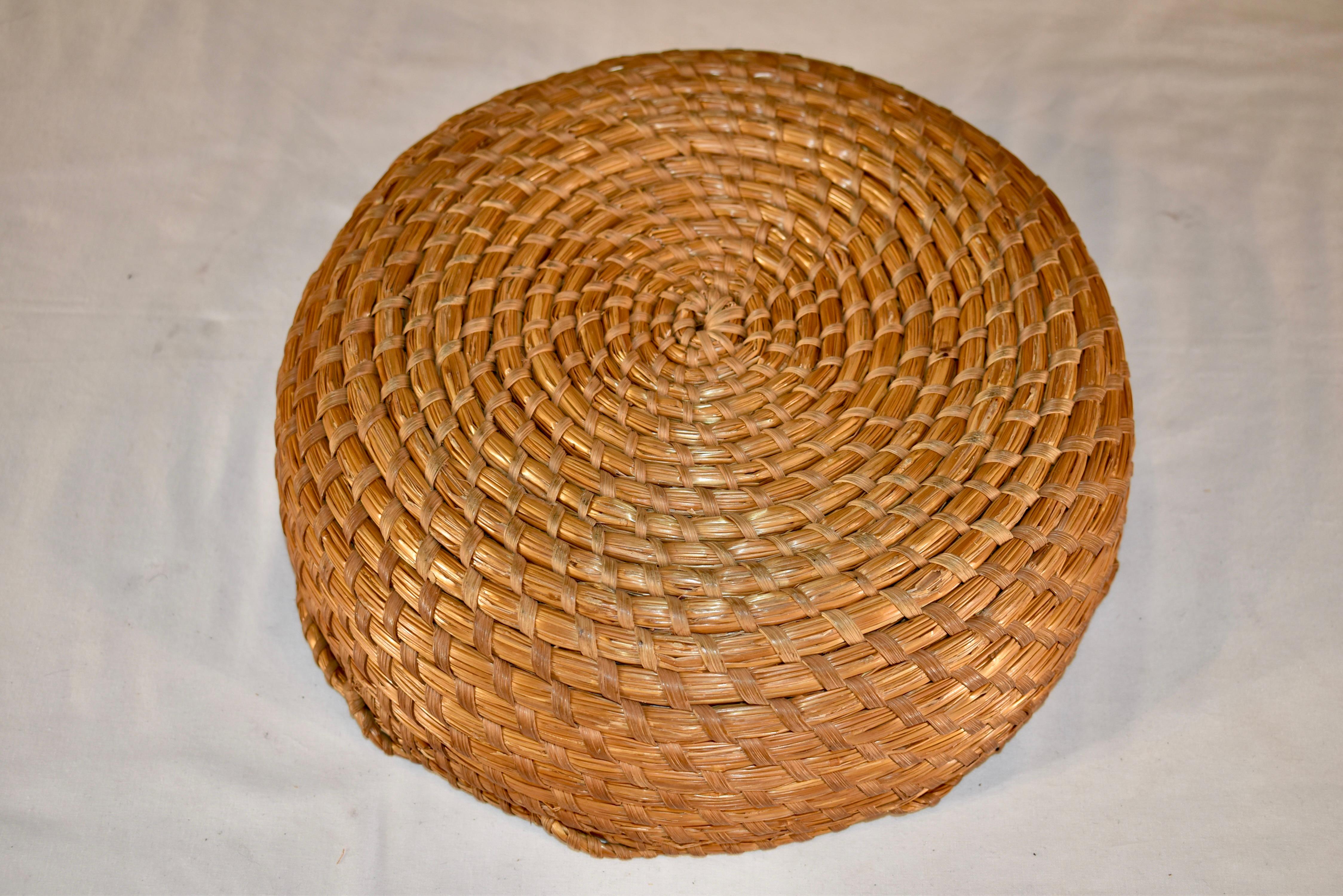 Tessuto a mano Cestino americano in seagrass, CIRCA 1920 in vendita