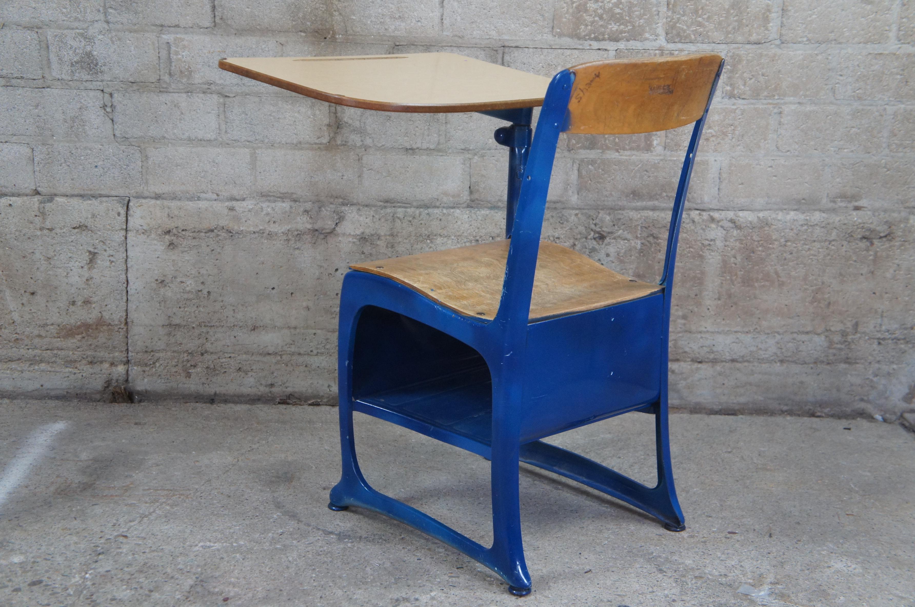 American Seating Envoy Students Childs School Desk Blue Mid Century Industrial In Good Condition In Dayton, OH