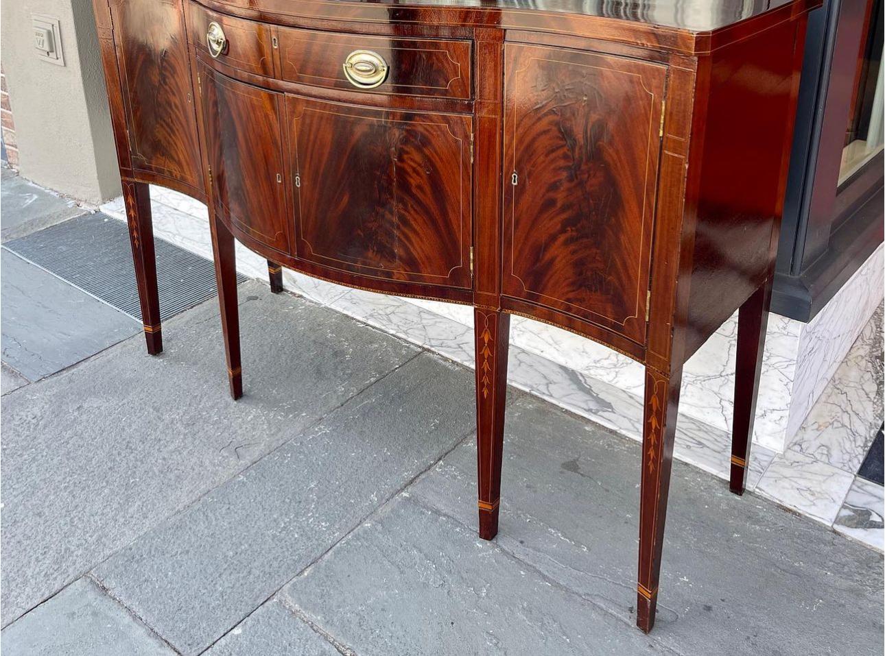 American serpentine mahogany inlaid sideboard early 19th century In Good Condition For Sale In Charleston, SC