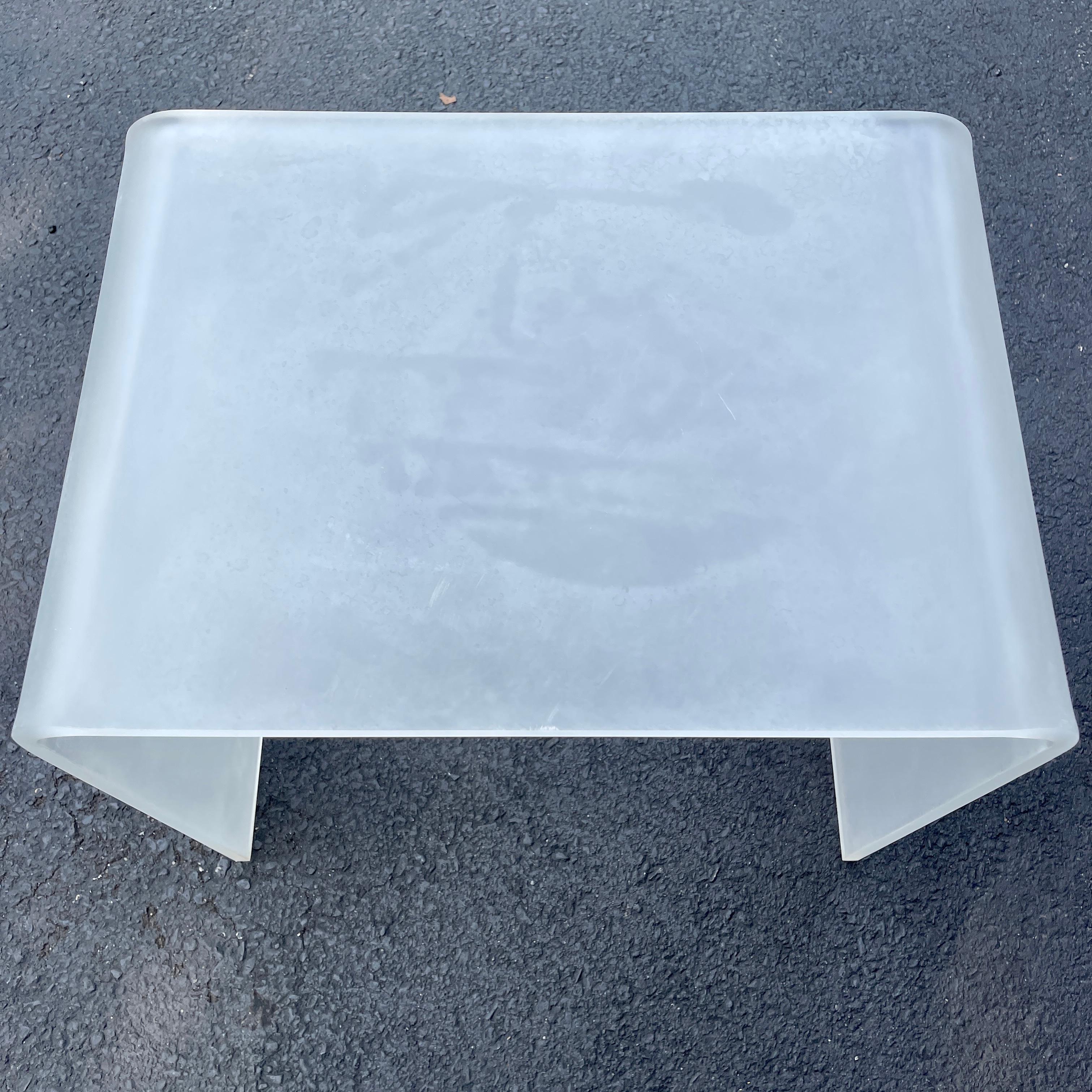 American set of 3 Frosted Lucite Nesting Side Tables  For Sale 9