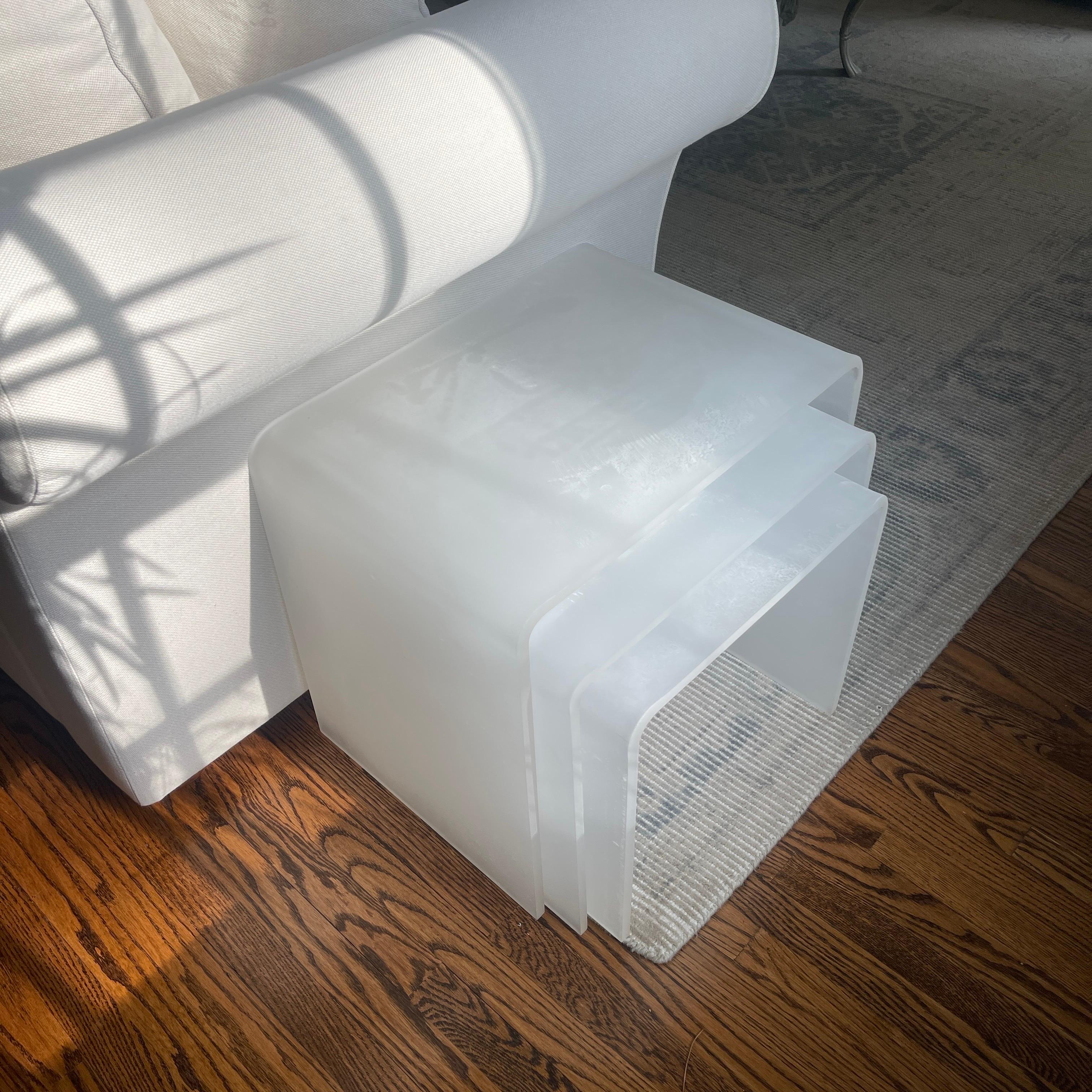 American set of 3 Frosted Lucite Nesting Side Tables  For Sale 3