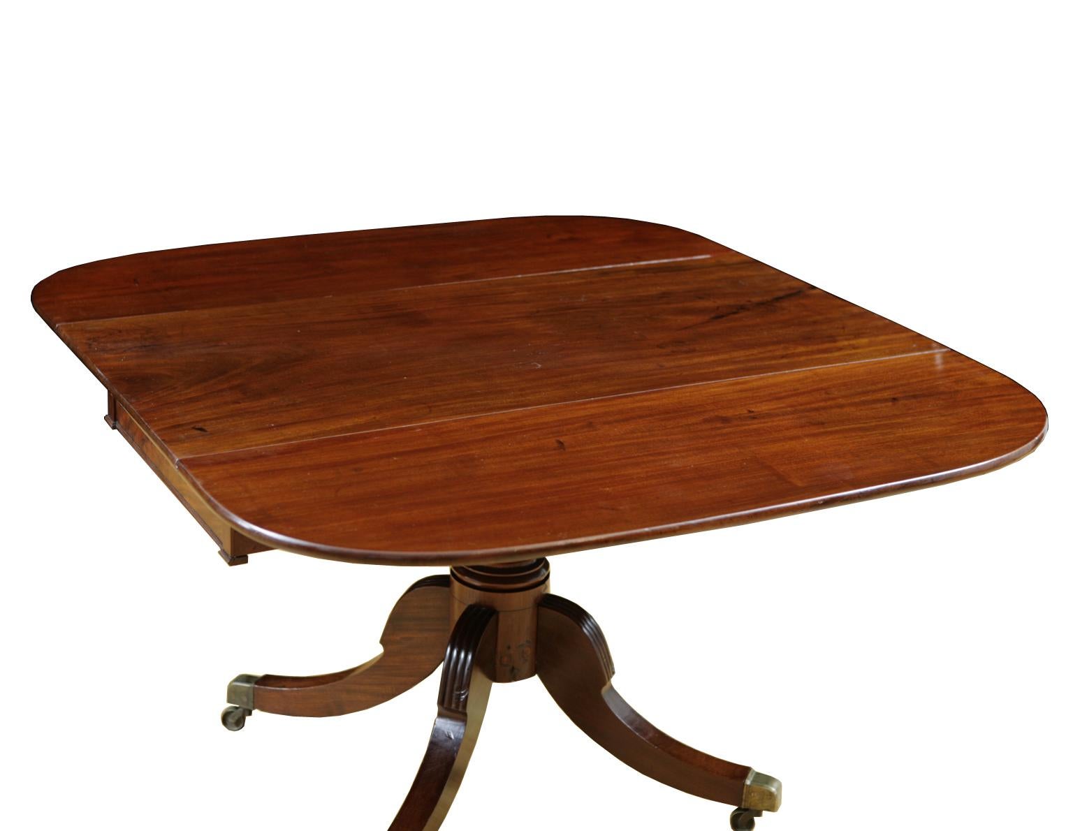 Cast American Sheraton Centre-Pedestal, Drop-Leaf Breakfast Table in Mahogany For Sale