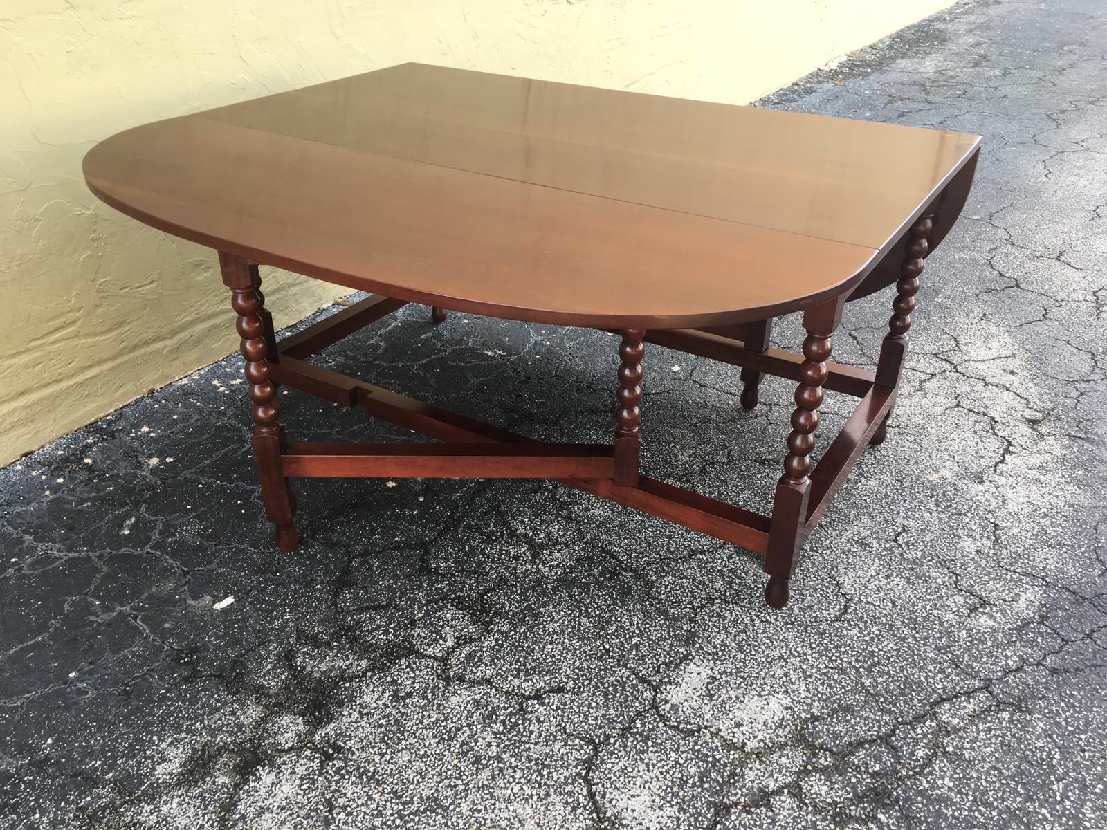 19th Century American Sheraton Cherry Acanthus Carved Drop-Leaf Table, circa 1820 For Sale