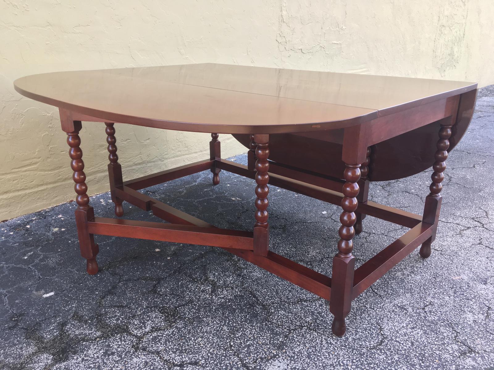 Wood American Sheraton Cherry Acanthus Carved Drop-Leaf Table, circa 1820 For Sale