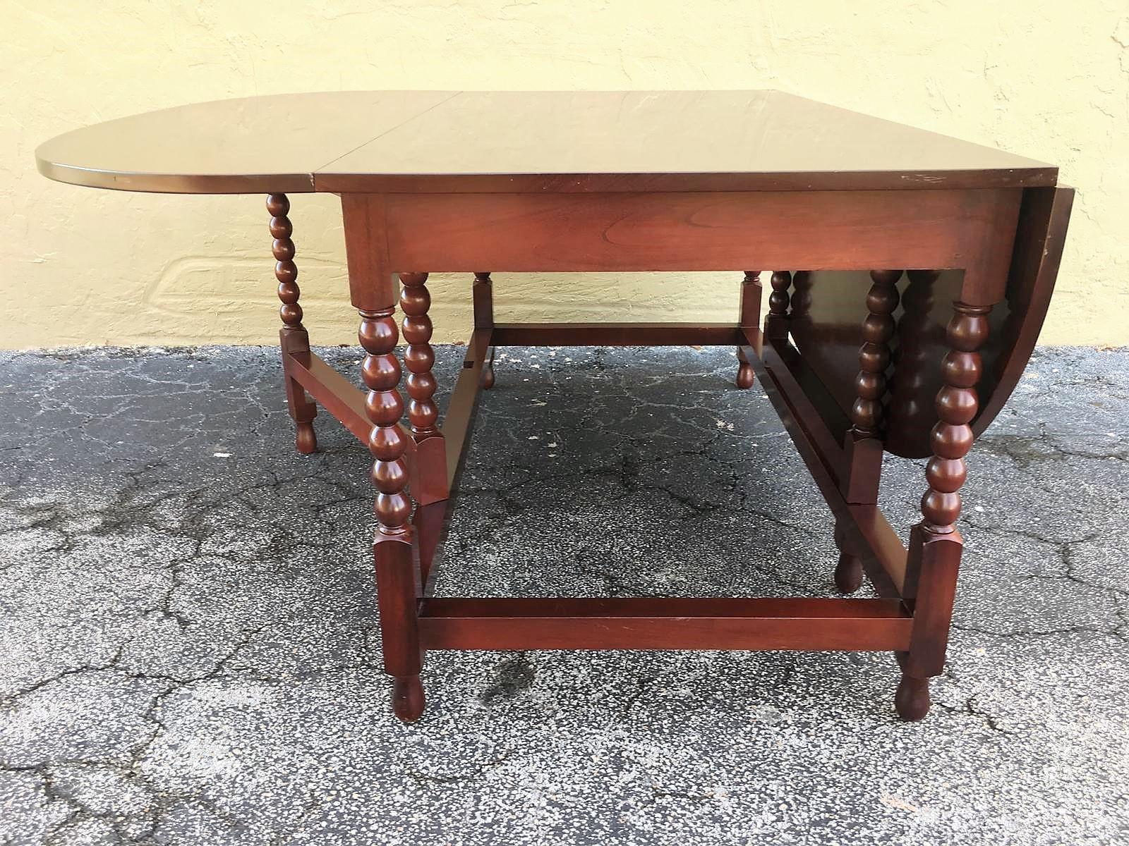 American Sheraton Cherry Acanthus Carved Drop-Leaf Table, circa 1820 For Sale 1