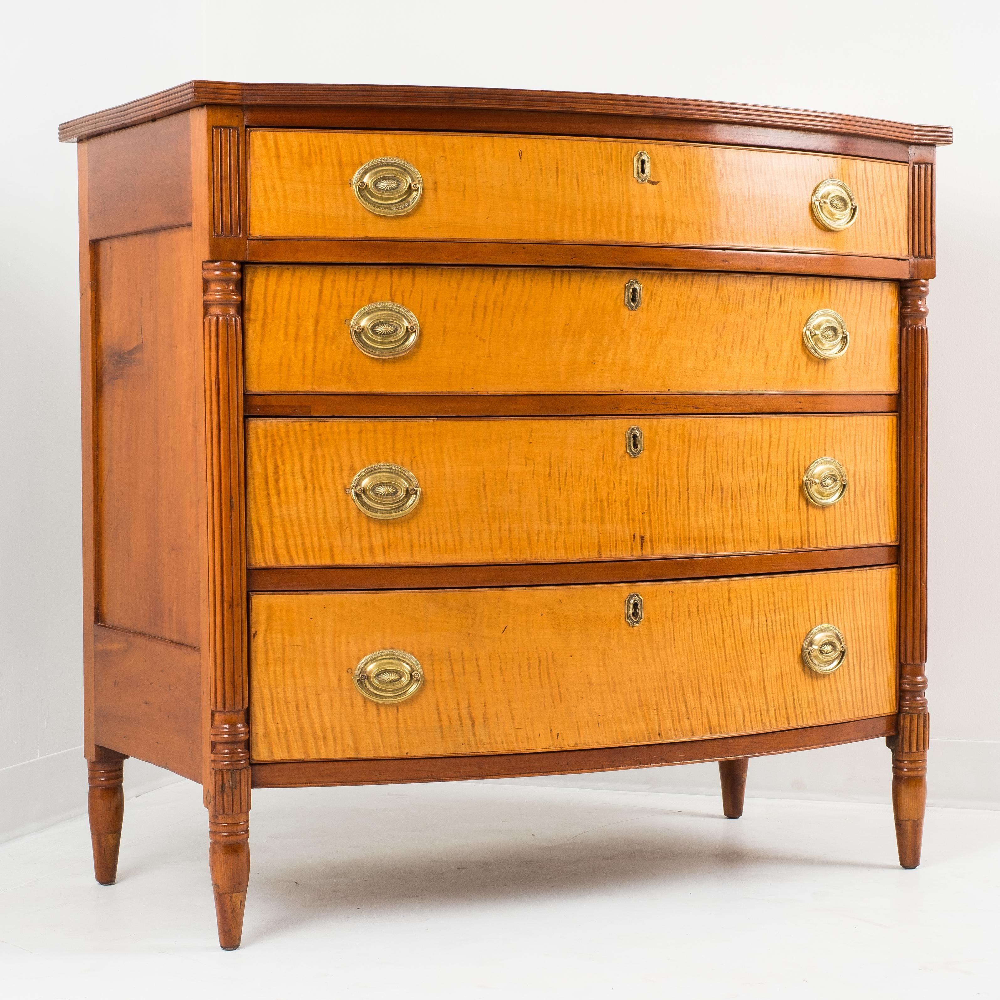 American Sheraton Cherry and Curly Maple Four Drawer Bow Front Chest, 1815 In Excellent Condition For Sale In Kenilworth, IL