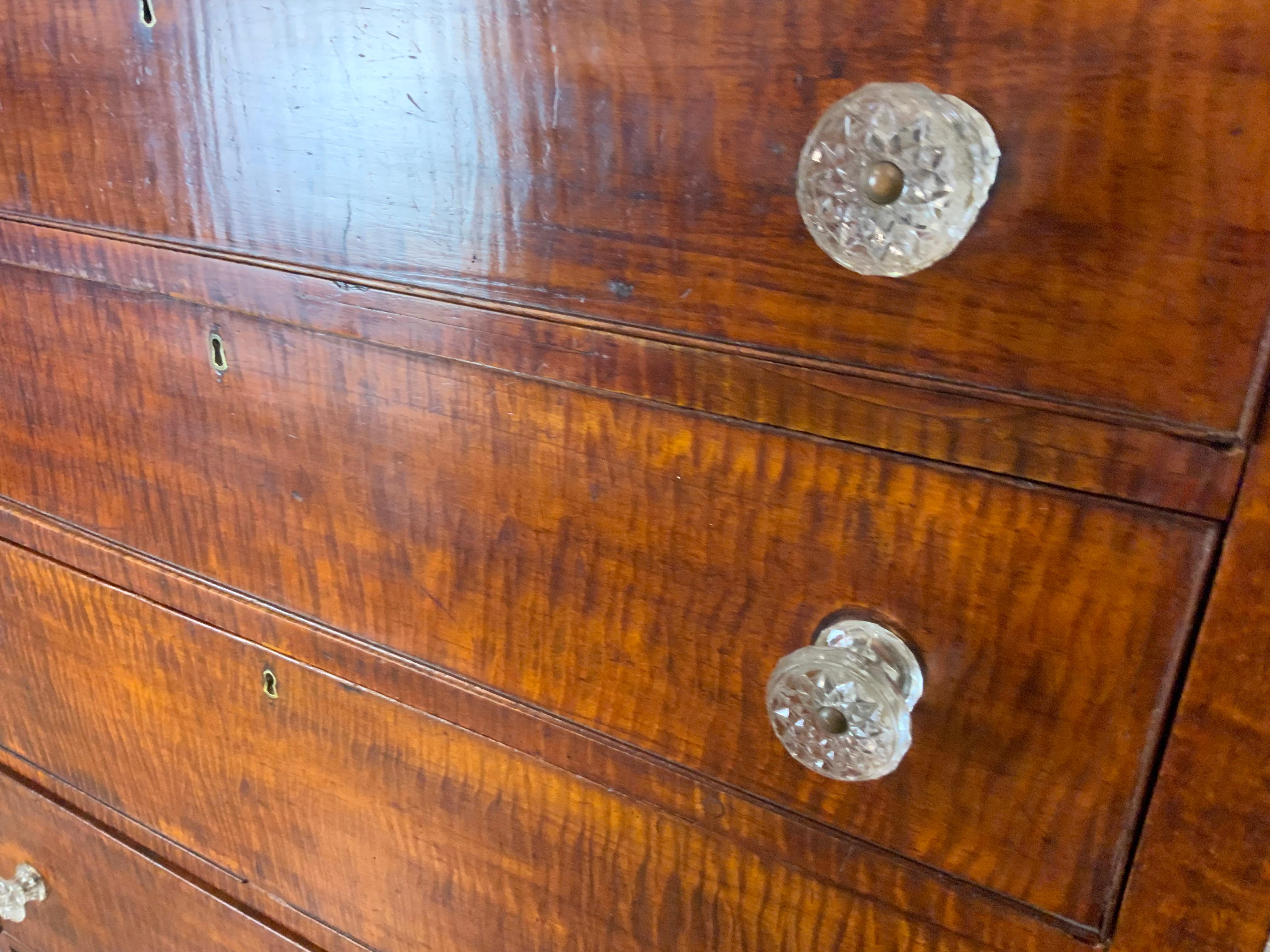 American Sheraton Curly Maple Chest In Good Condition For Sale In Bradenton, FL