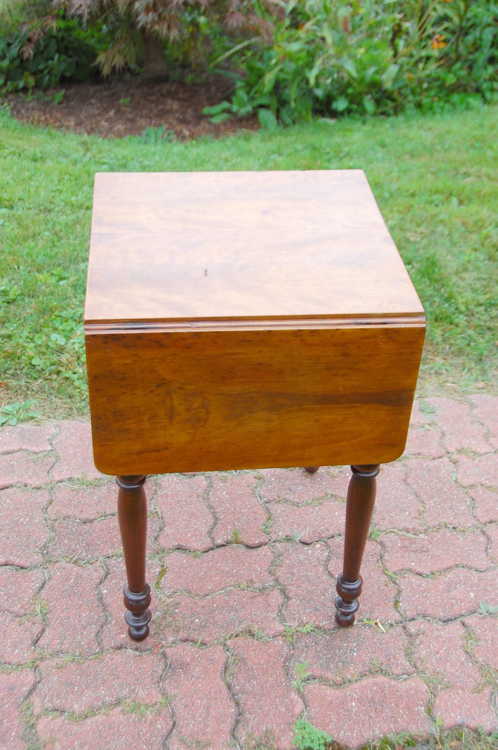 American Sheraton Early 19th Century Dropleaf Two Drawer Side Table In Good Condition In Wells, ME