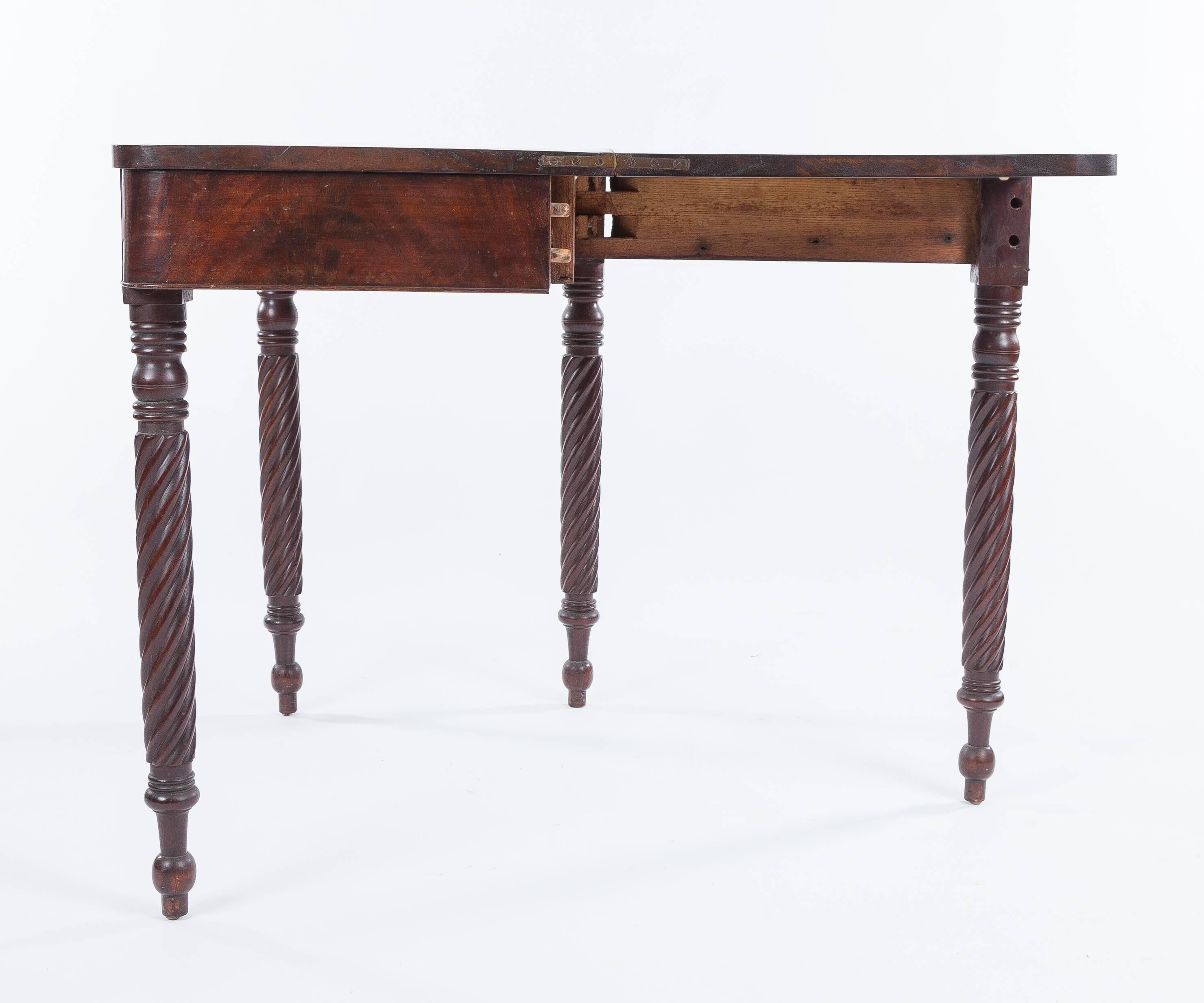 Mid-19th Century American Sheraton Mahogany Card/Accent Side Table, circa 1840 For Sale