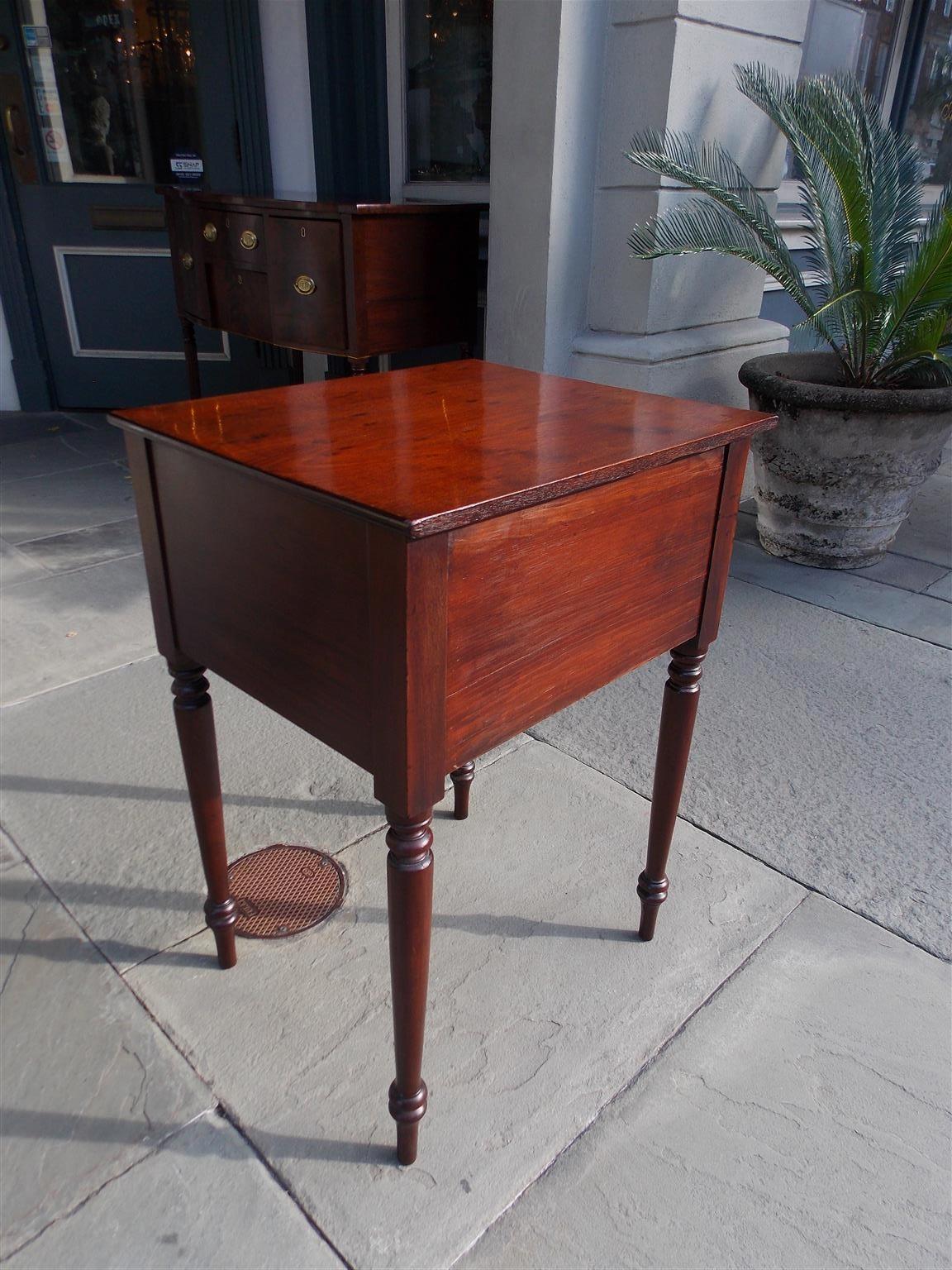 American Sheraton Mahogany Hinged Side Table with Turned Bulbous Legs, C. 1820 For Sale 3