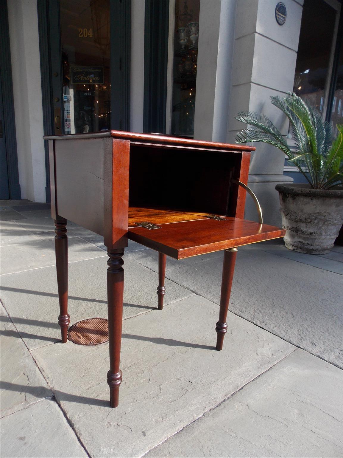 Hand-Carved American Sheraton Mahogany Hinged Side Table with Turned Bulbous Legs, C. 1820 For Sale