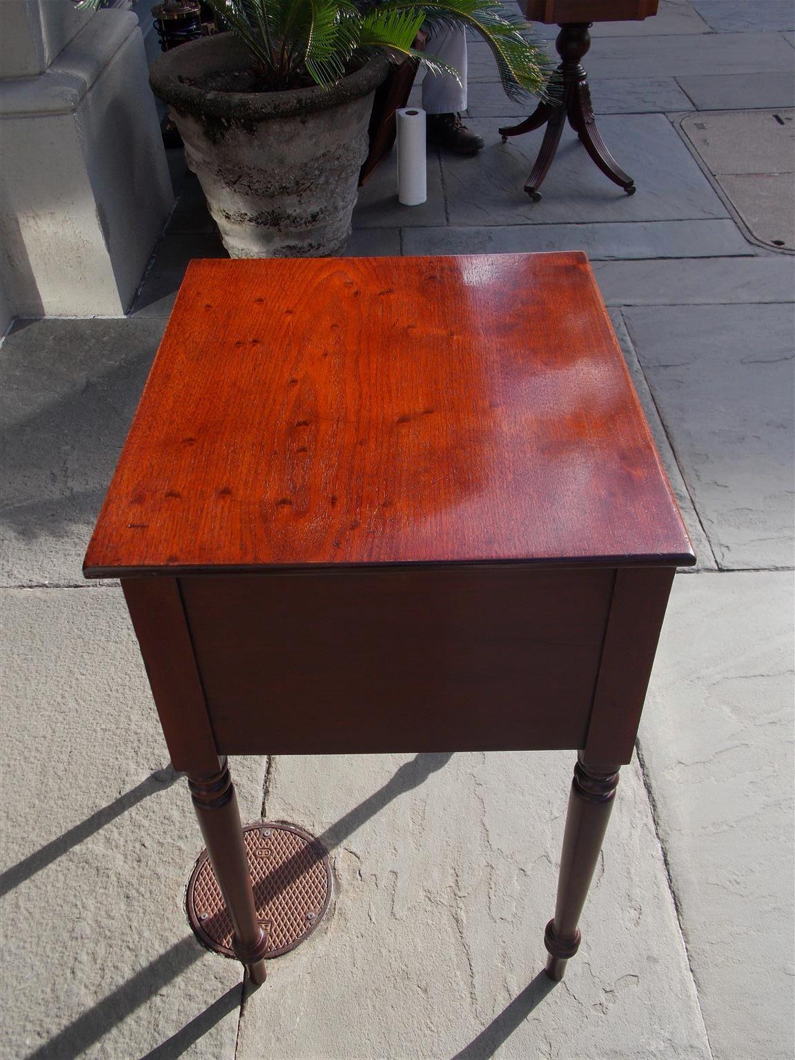 American Sheraton Mahogany Hinged Side Table with Turned Bulbous Legs, C. 1820 In Excellent Condition For Sale In Hollywood, SC