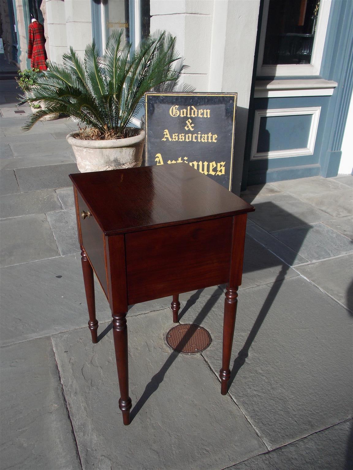 American Sheraton Mahogany Hinged Side Table with Turned Bulbous Legs, C. 1820 For Sale 1
