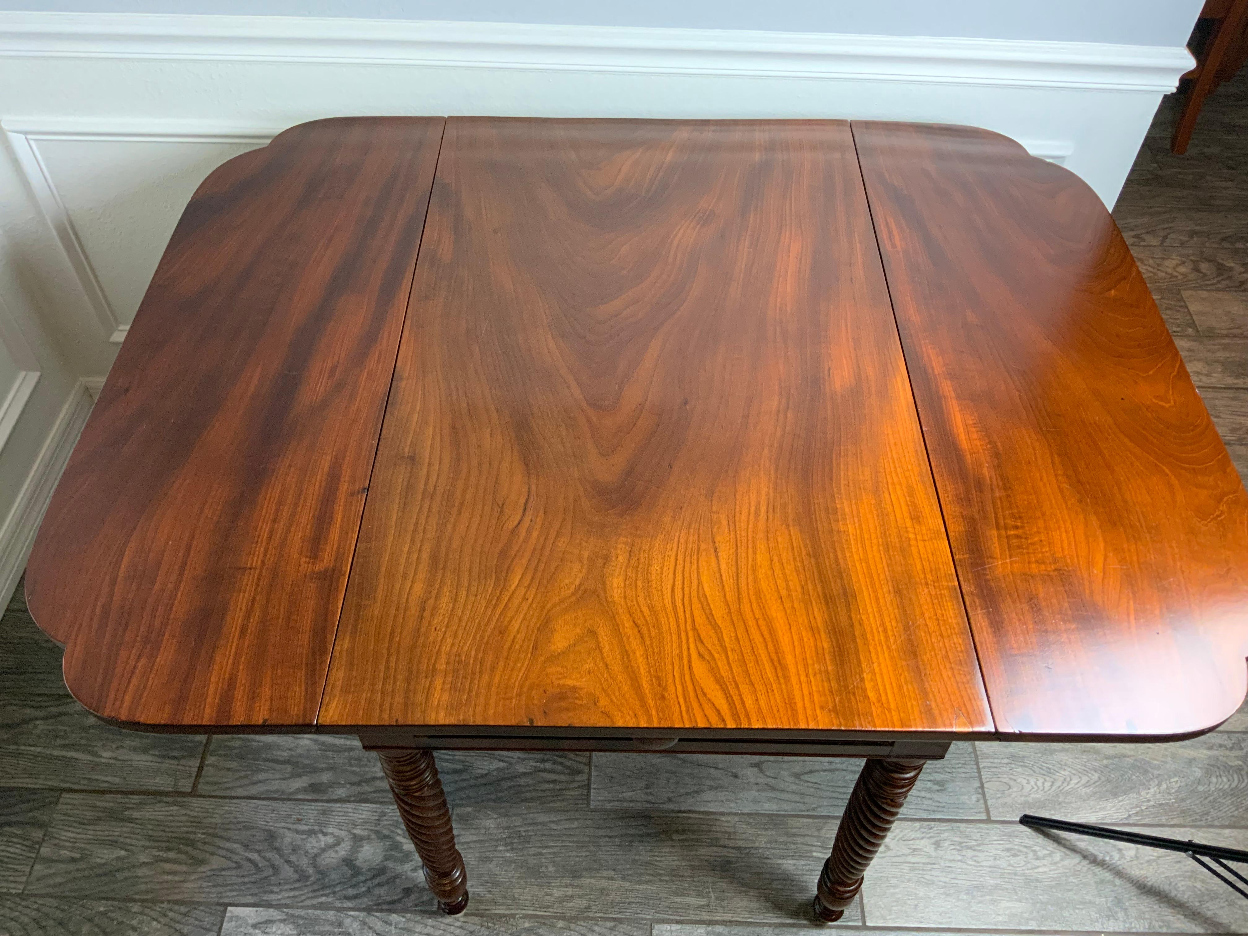 American Sheraton Mahogany Table In Good Condition For Sale In Bradenton, FL