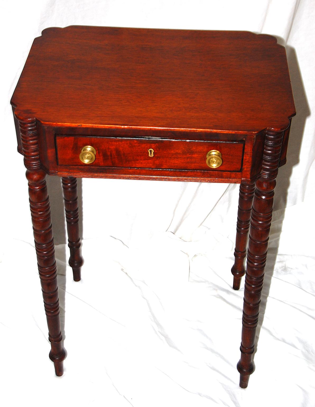 American Sheraton Period Mahogany One-Drawer Workstand of Boston Origin In Good Condition In Wells, ME