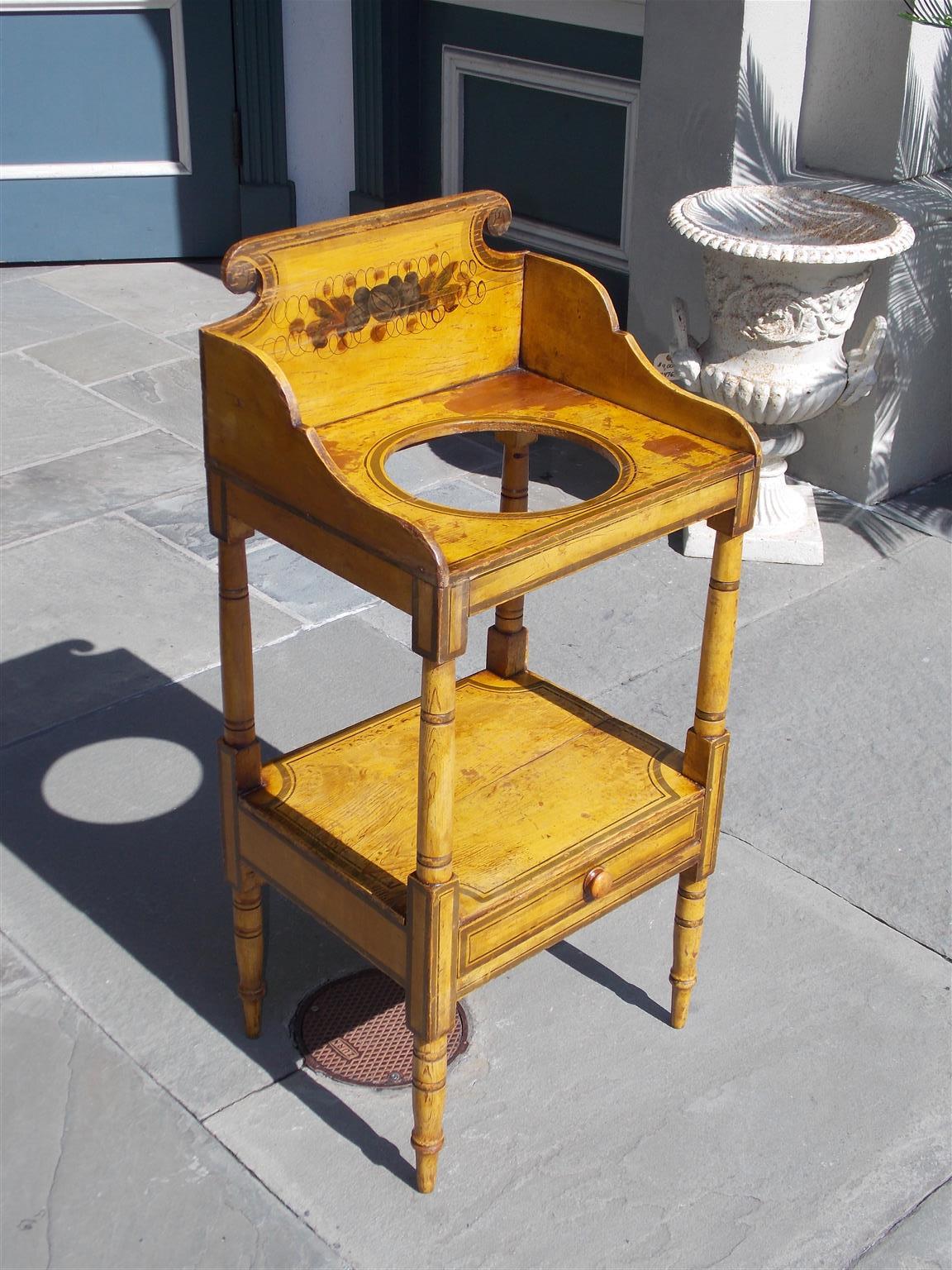 American Sheraton pine hand painted floral washstand with a single drawer, original wooden knob, and resting on turned bulbous ringed legs, Early 19th century.