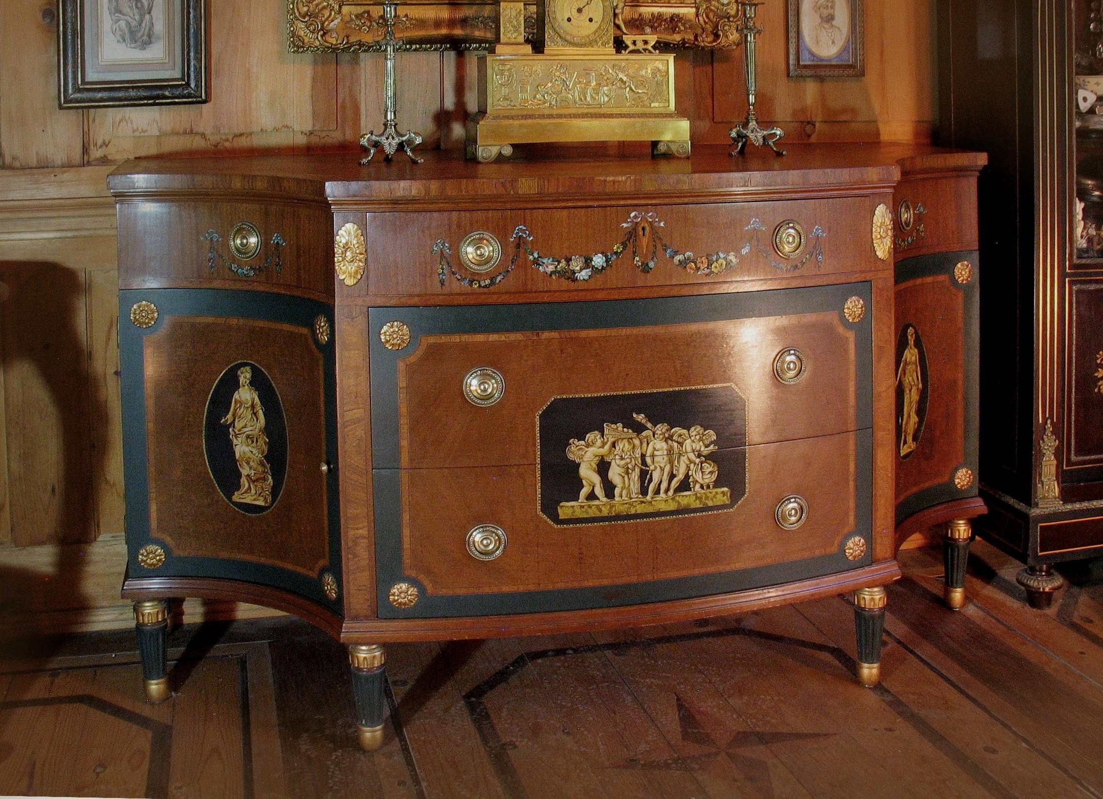 À bandes croisées Cabinet à serpentine en noyer peint et à bandes croisées de style Sheraton Revival américain en vente