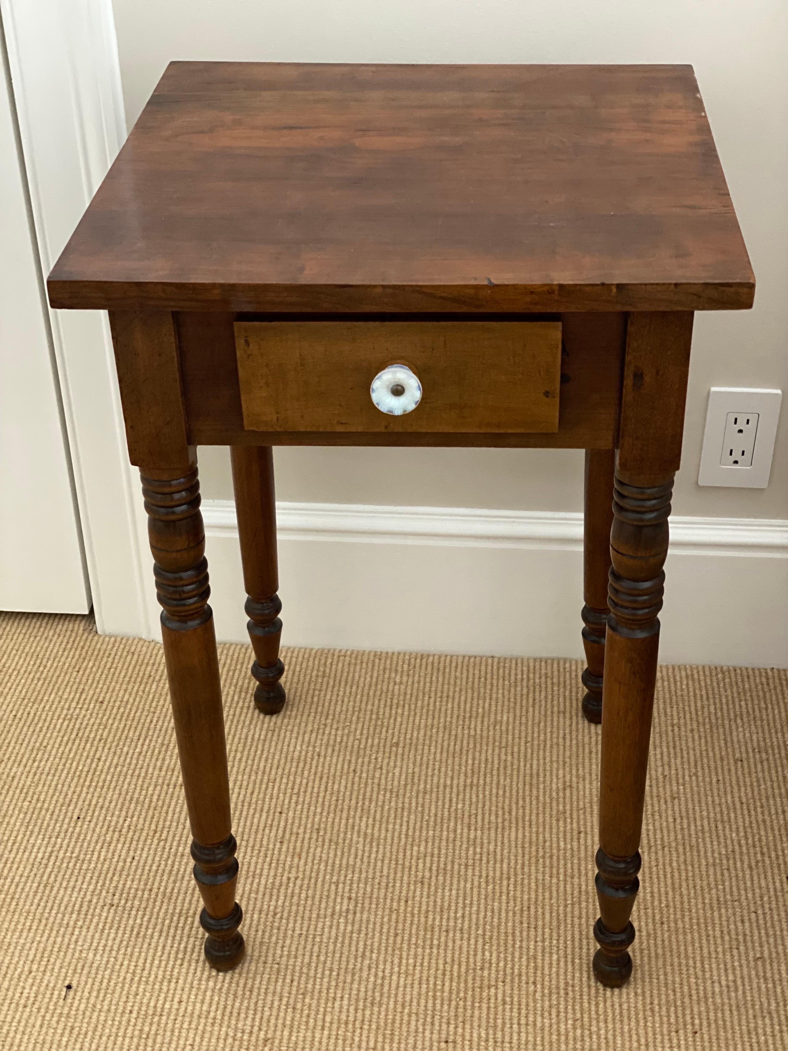 American Sheraton Single Drawer Maple Stand, 19th Century In Good Condition In Southampton, NY
