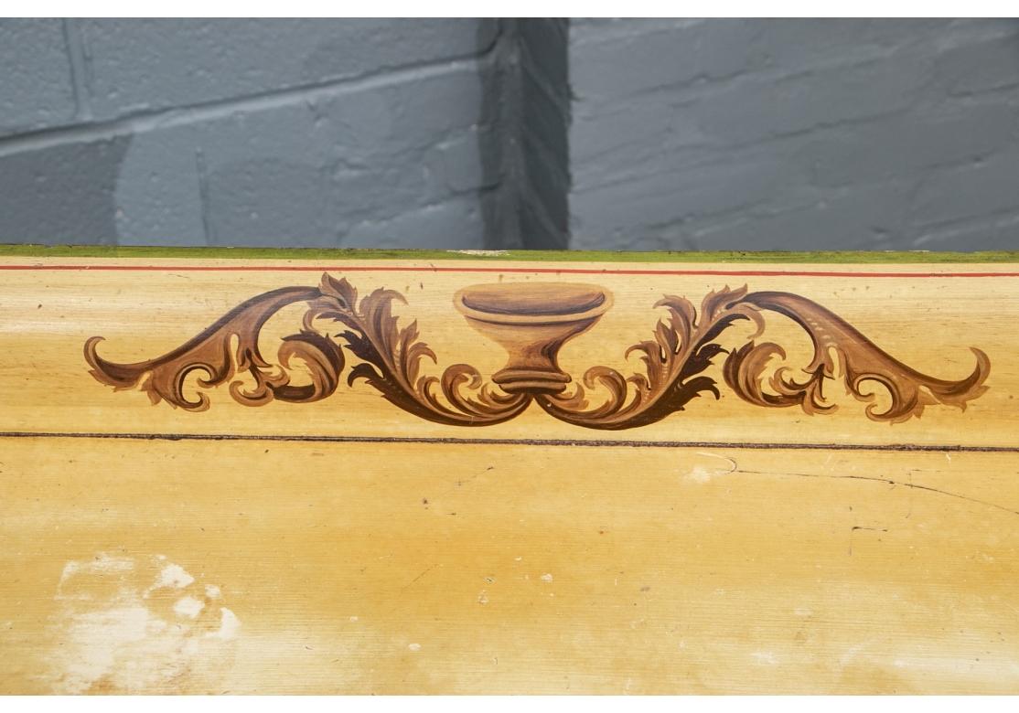 Table de coiffeuse américaine peinte de style Sheraton Bon état - En vente à Bridgeport, CT