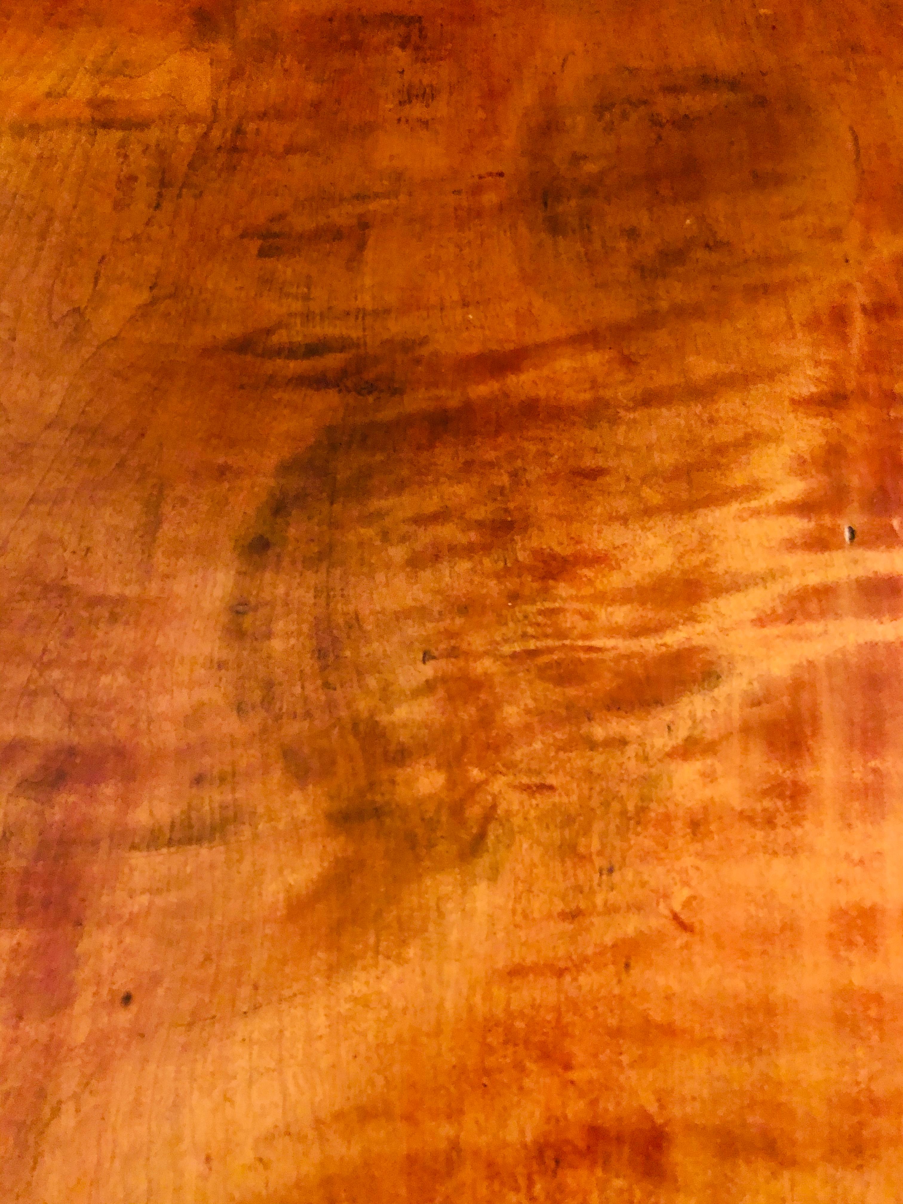 Amerikanischer Sheraton Nachttisch mit zwei Schubladen in Kirschbaum und Tigerahorn 1