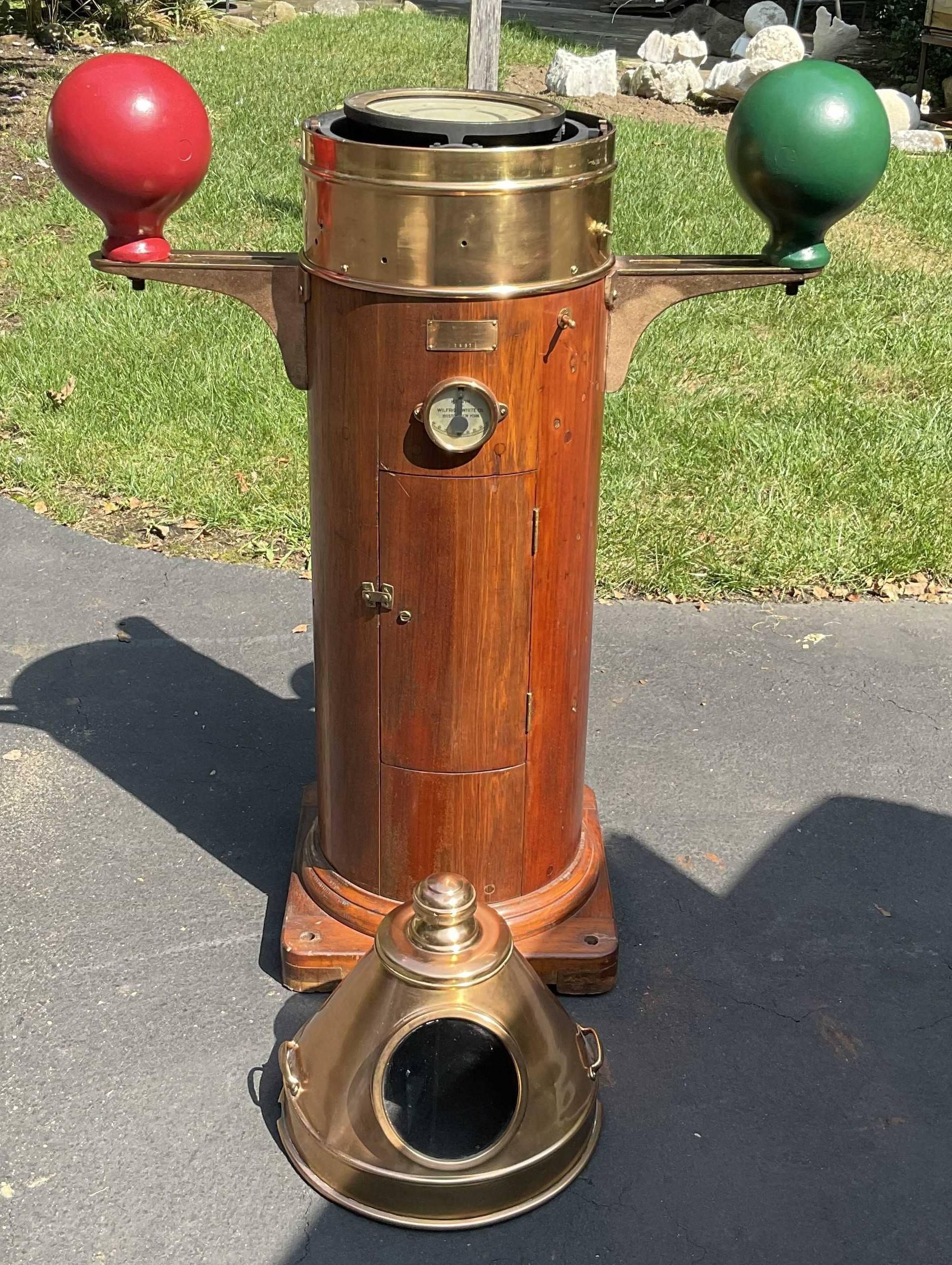 Laiton Binnacle de navires américains vers 1940 en vente