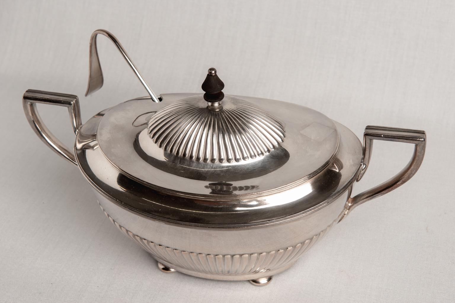 American Silver Plate Tureen with Ladle For Sale 1