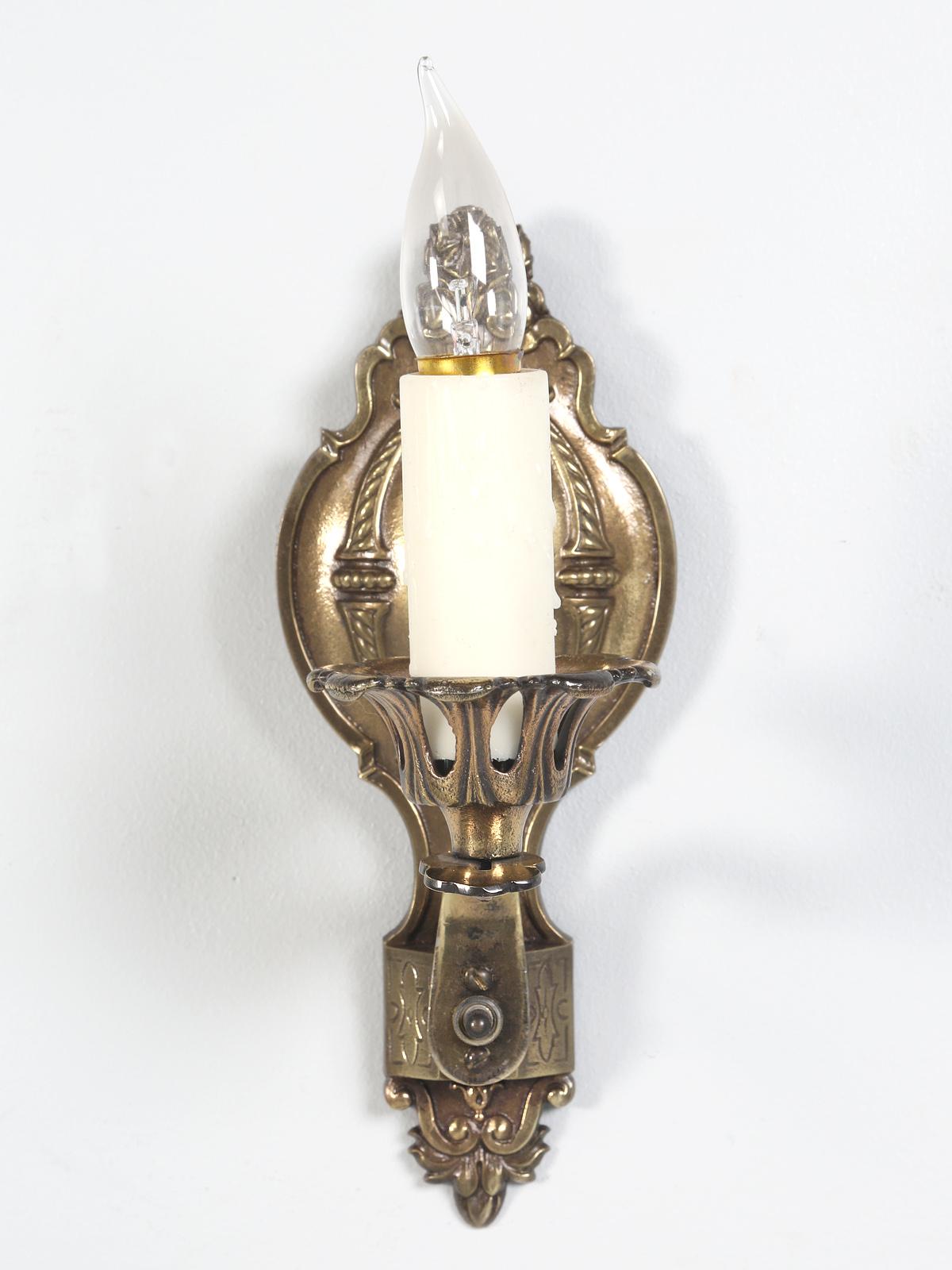 Single American brass sconce, that we removed from a local North Shore home, in working condition. The heavy weight would indicate a high quality when originally produced.