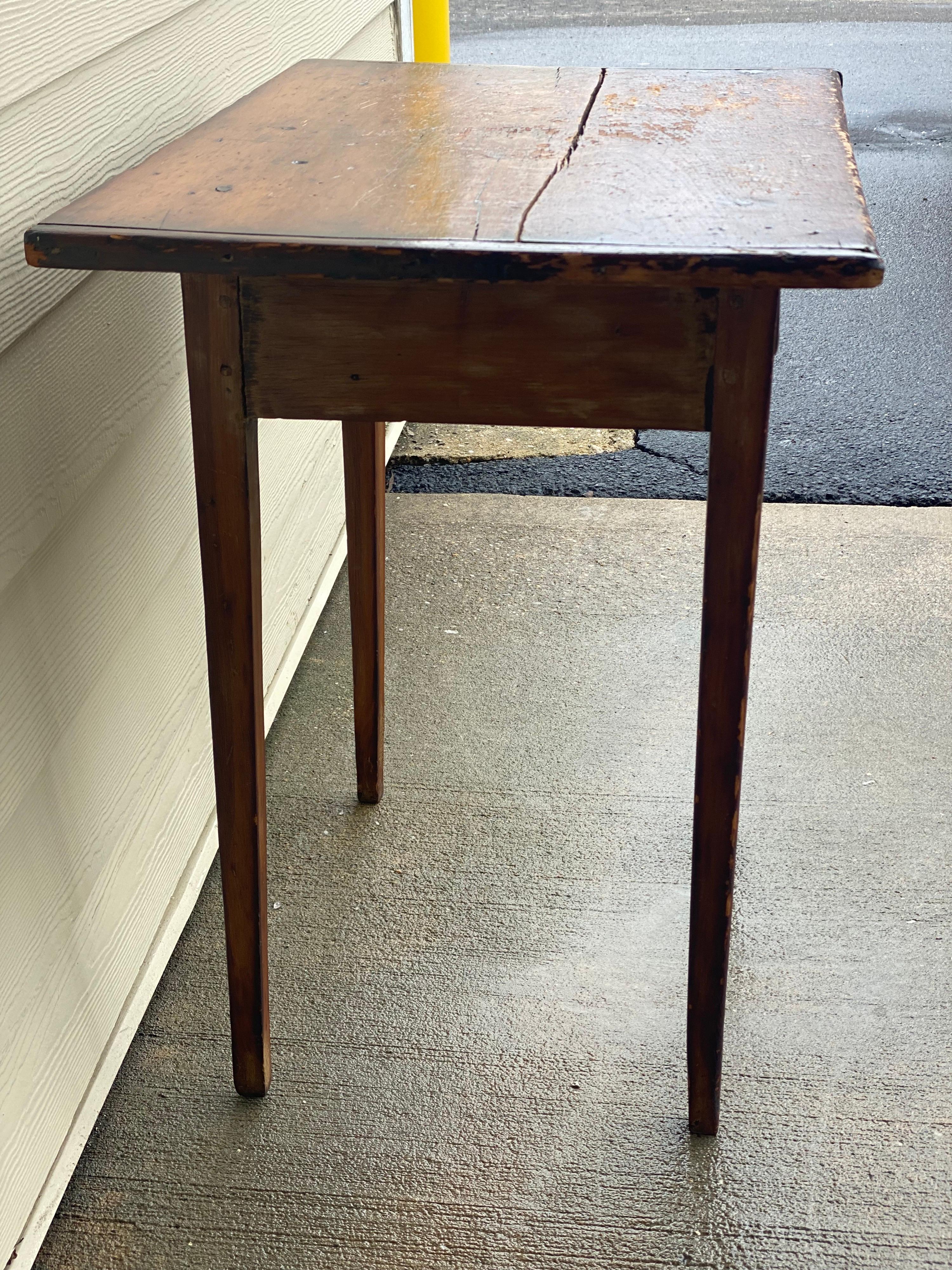 American Single Drawer Rustic End Table, 20th Century In Good Condition For Sale In Southampton, NY